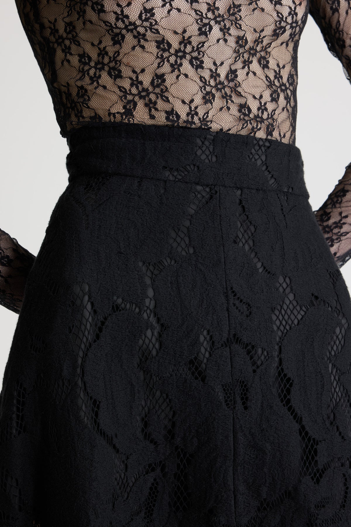 Black / Jupe midi asymétrique en dentelle de coton bio mélangé