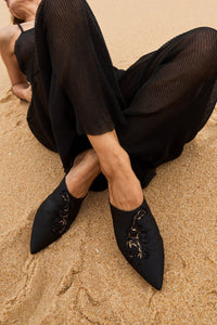 21qty DÉJÀ VU 190€ / Chaussons Rocio brodés - Black
