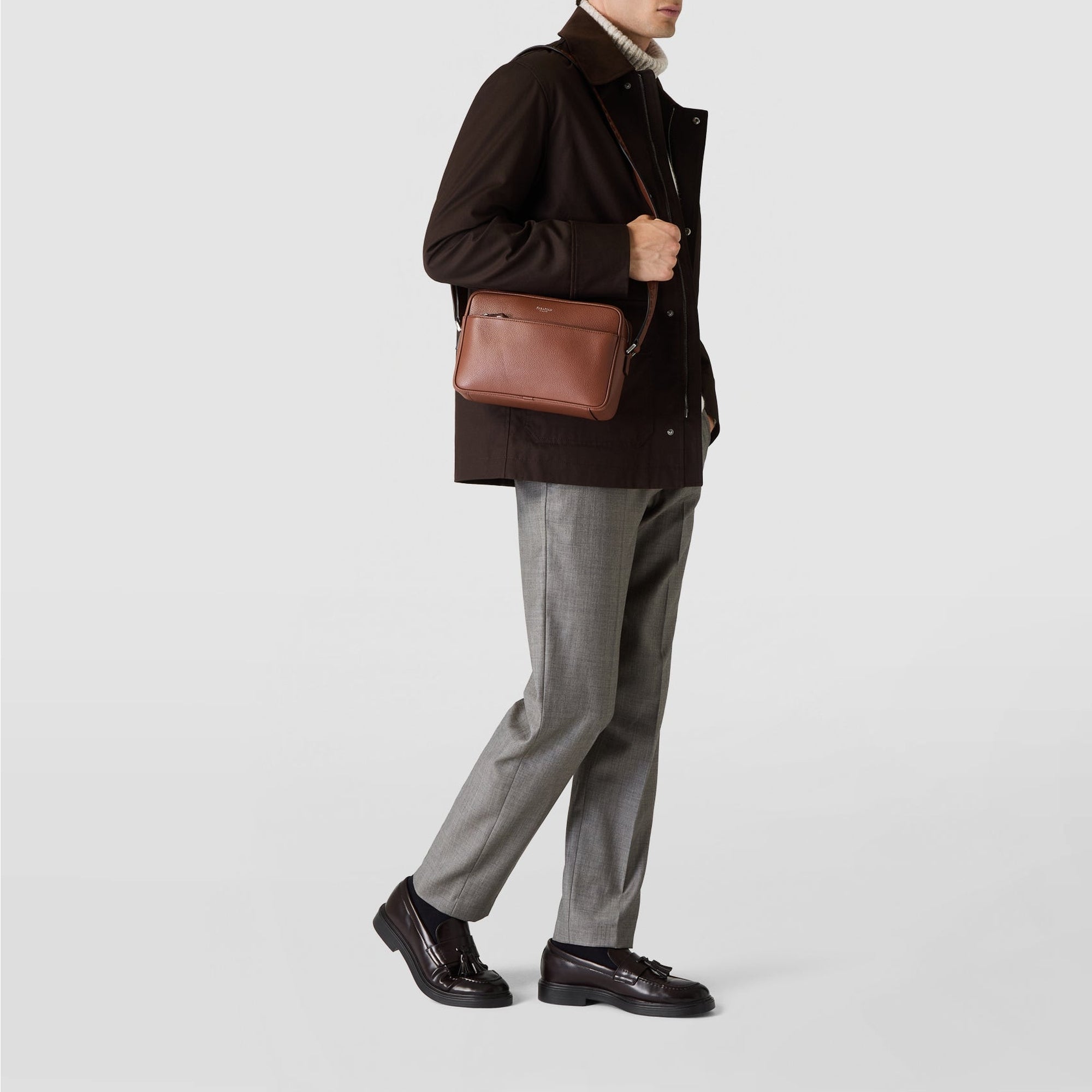 East West leather messenger bag - Tobacco