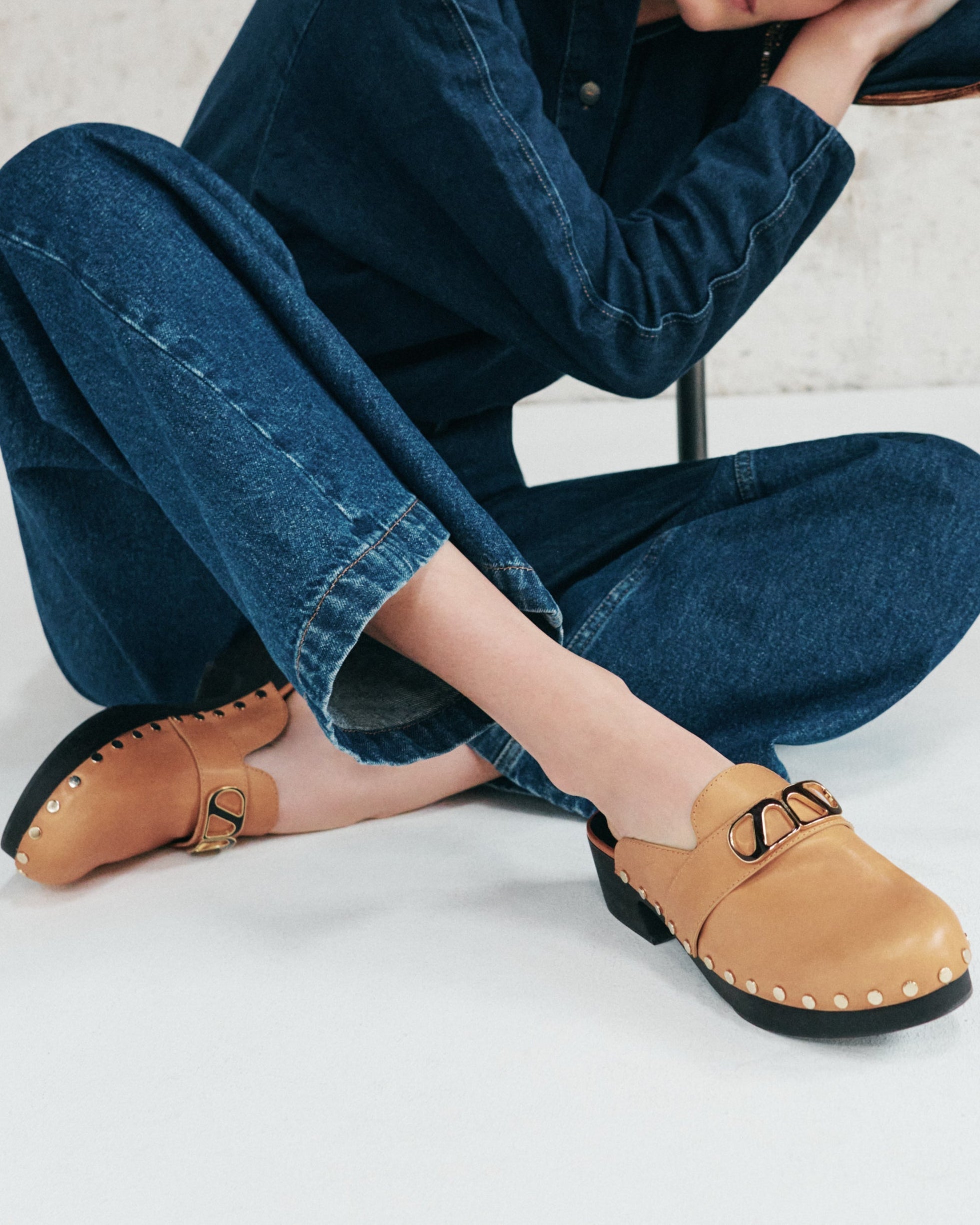24qty DÉJÀ VU 220€ / Sabots Heidi cloutés 40 en cuir - Brown