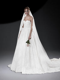 Scalloped-edged floral lace veil - Pristine Cream