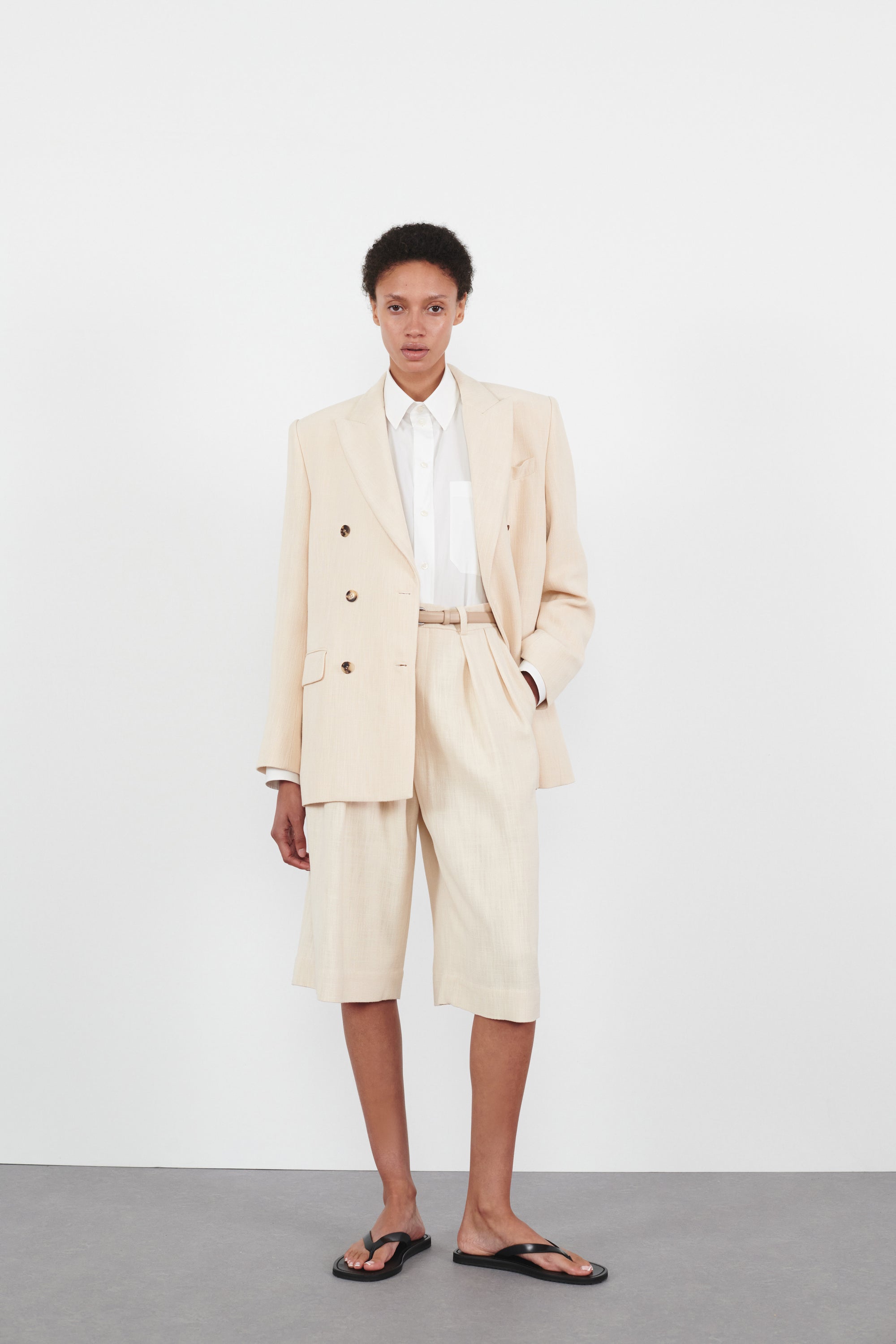 Spring Tailored Short - Cream