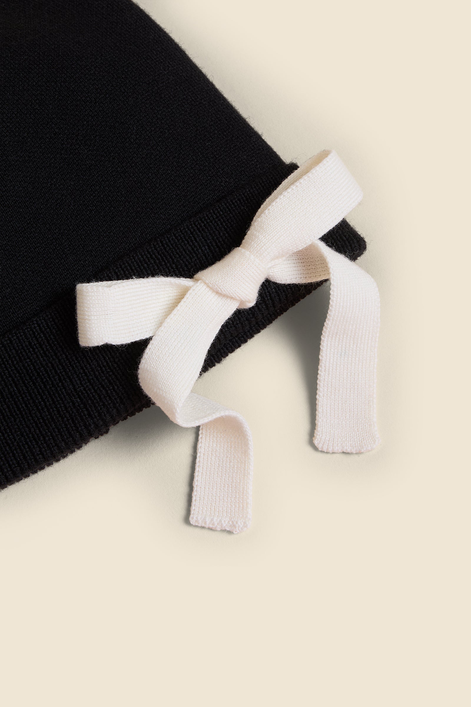 Black / BEANIE