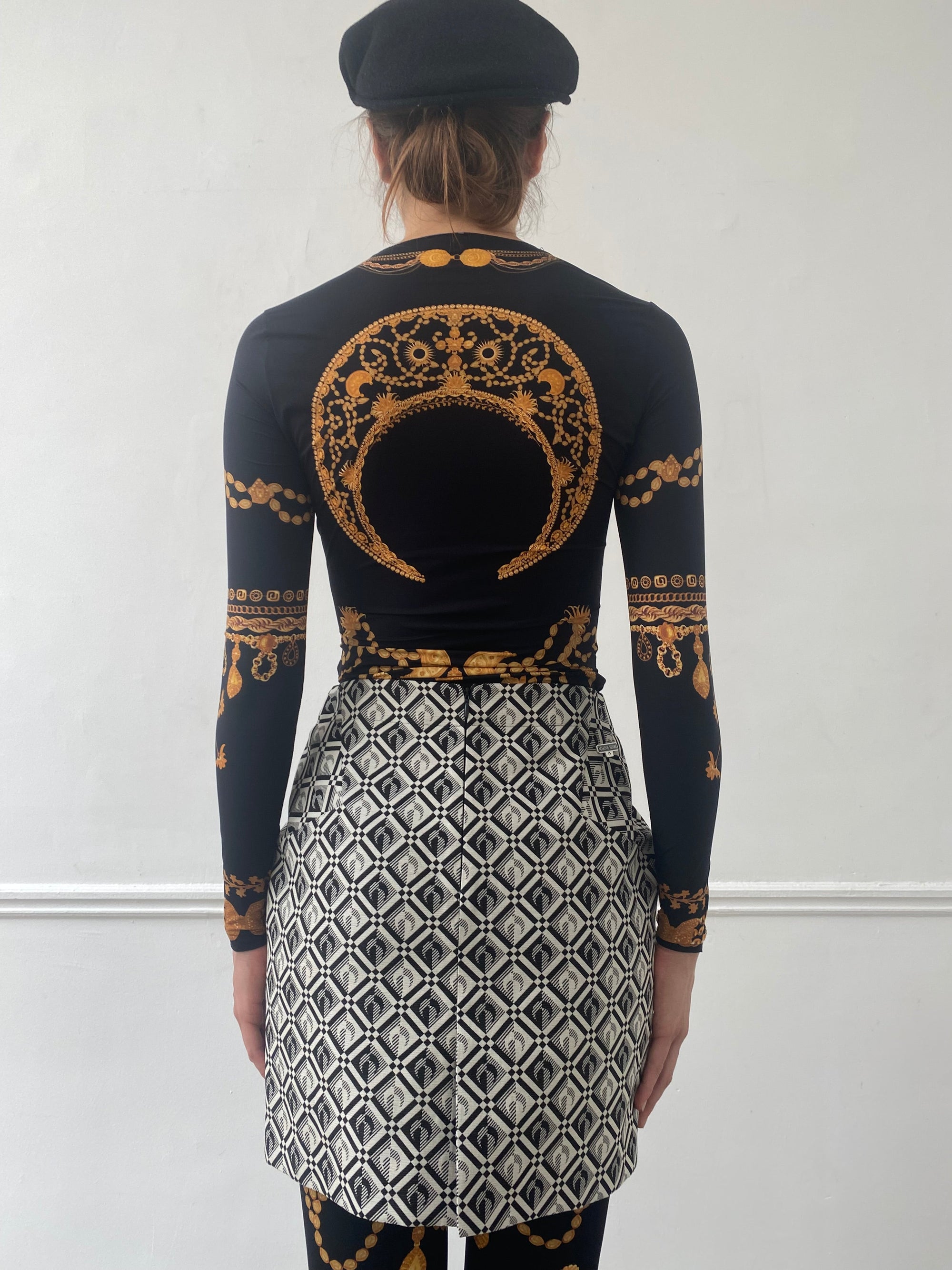 PRIX MARQUE : 85€_Placed Ornament Jewelr Top - Placed Ornament Jewelr