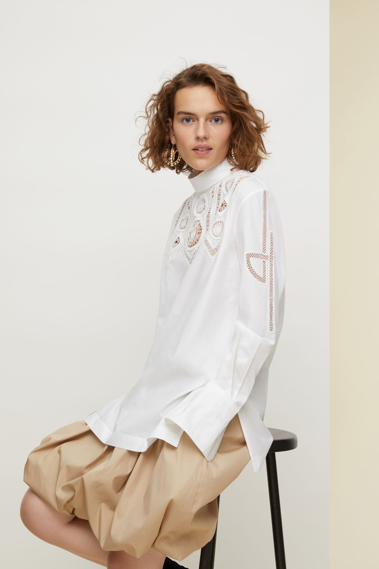 Cotton top with inlaid guipure - White