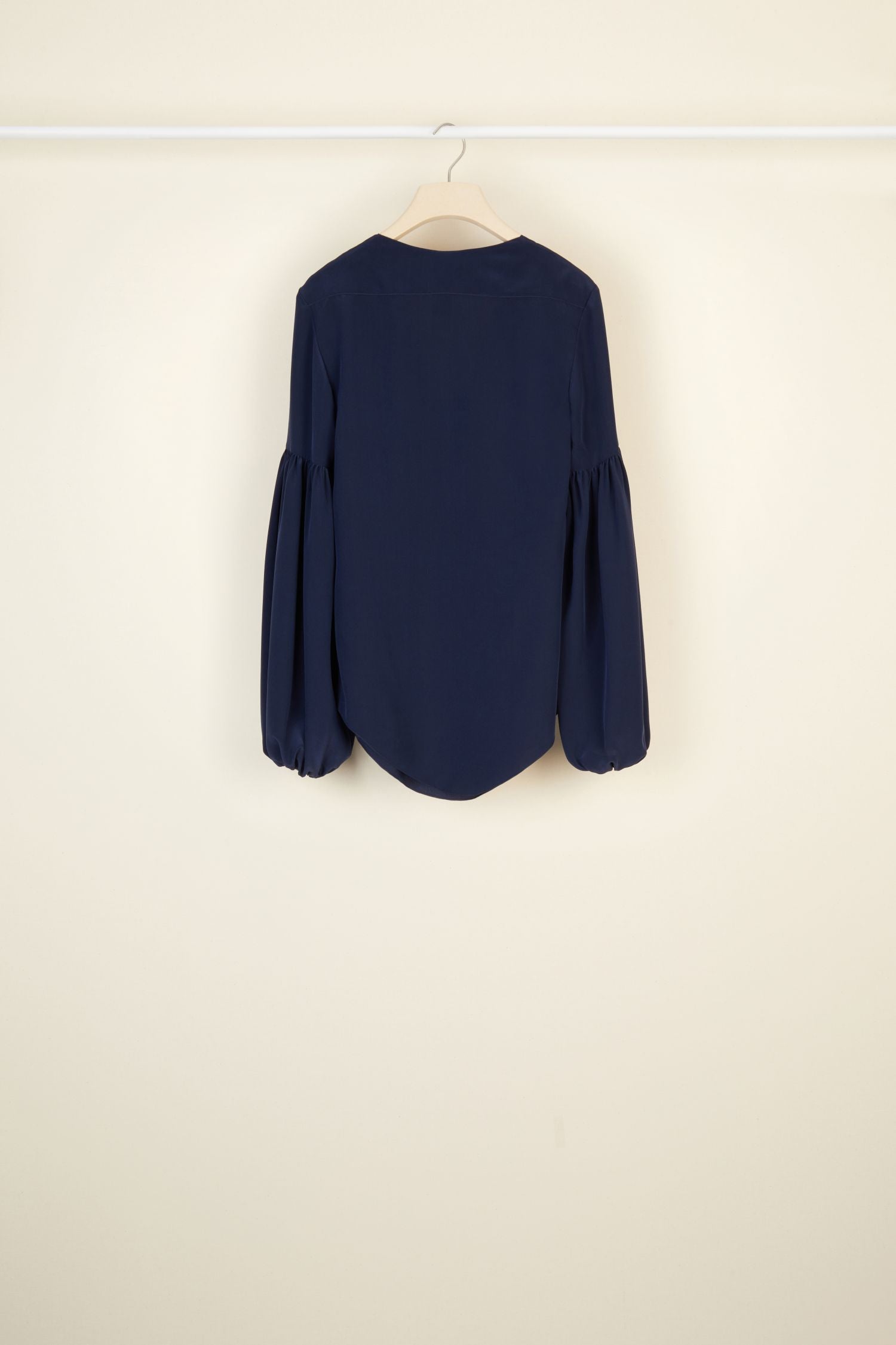 Blouse en soie à manches bouffantes - Bleu Marine