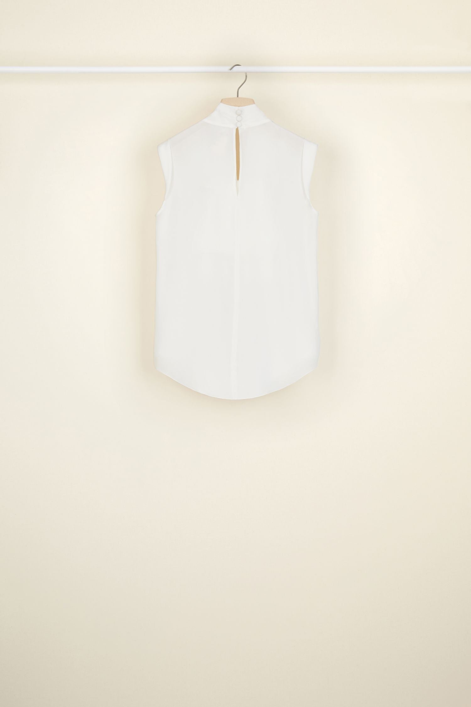 Sleeveless lavaliere top in silk - Pearl