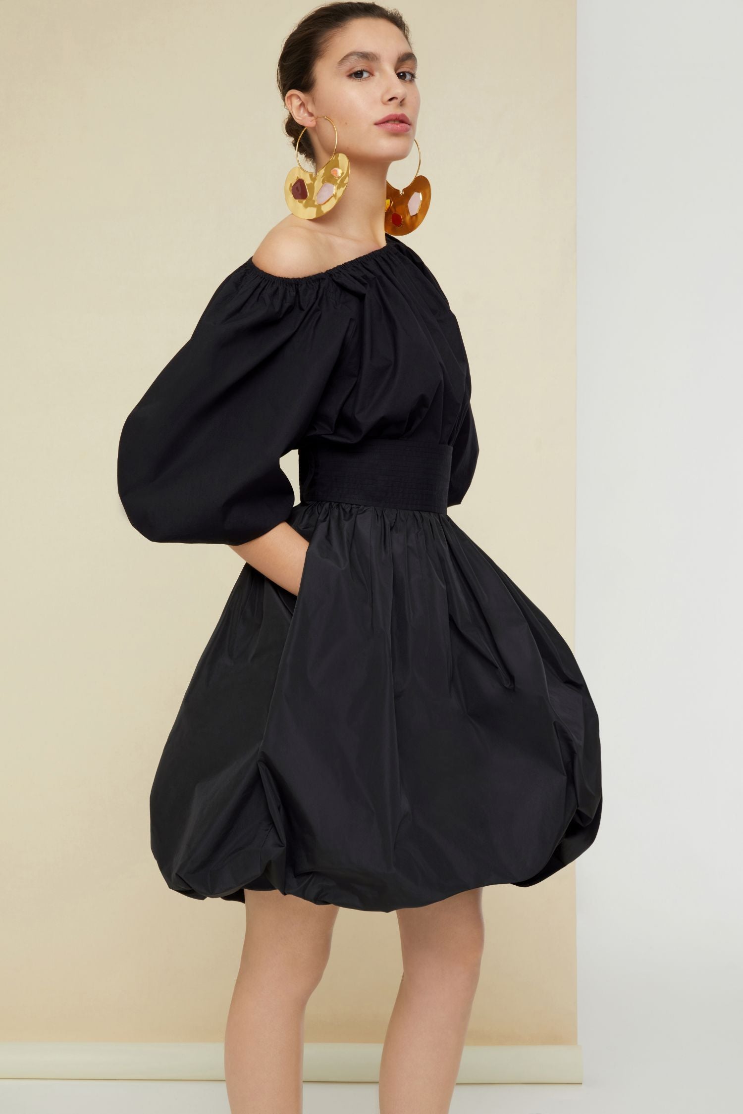 Short voluminous cotton blouse - Black