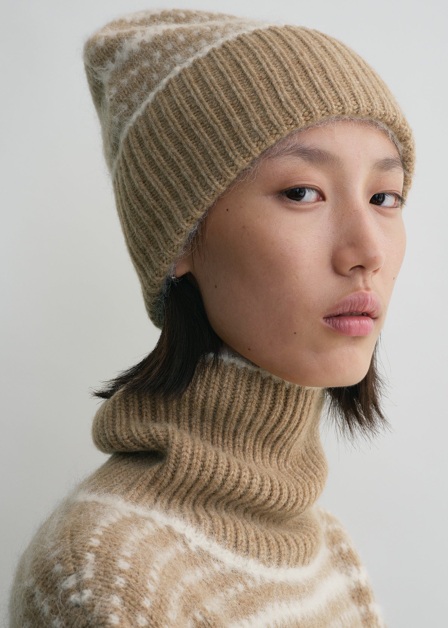 CONTRAST-EDGE BEANIE