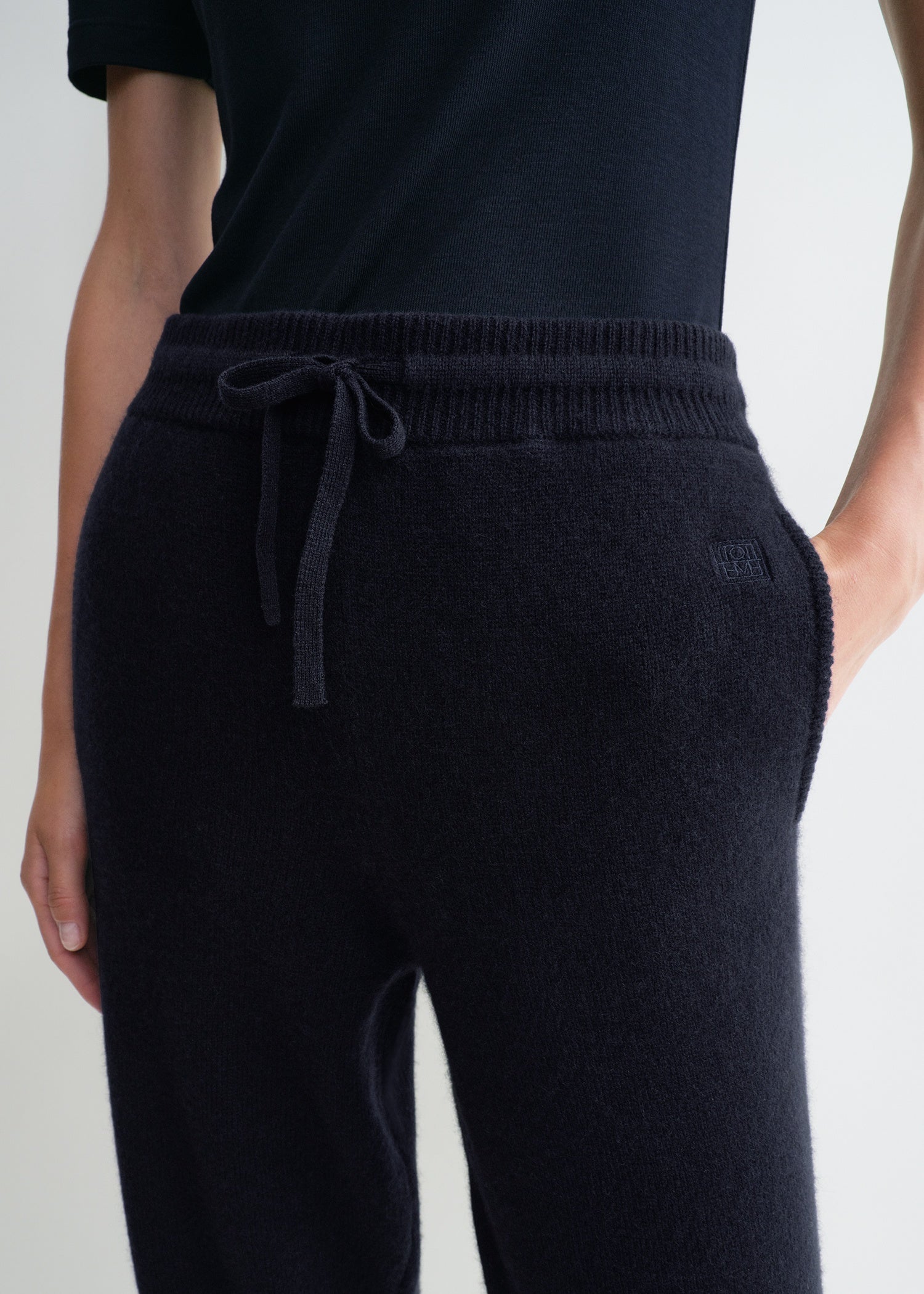 DRAWSTRING CASHMERE SWEATPANTS