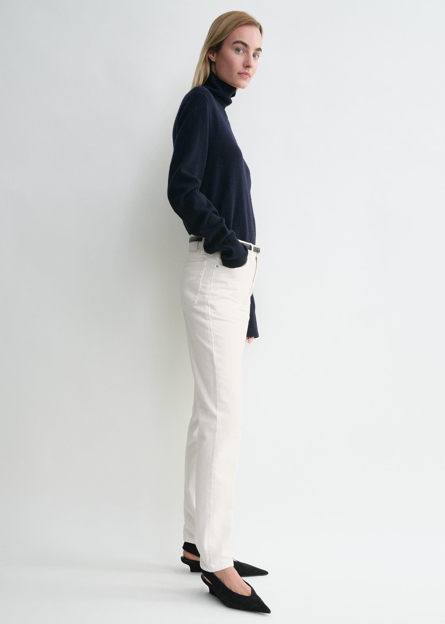 LOW TAPER DENIM