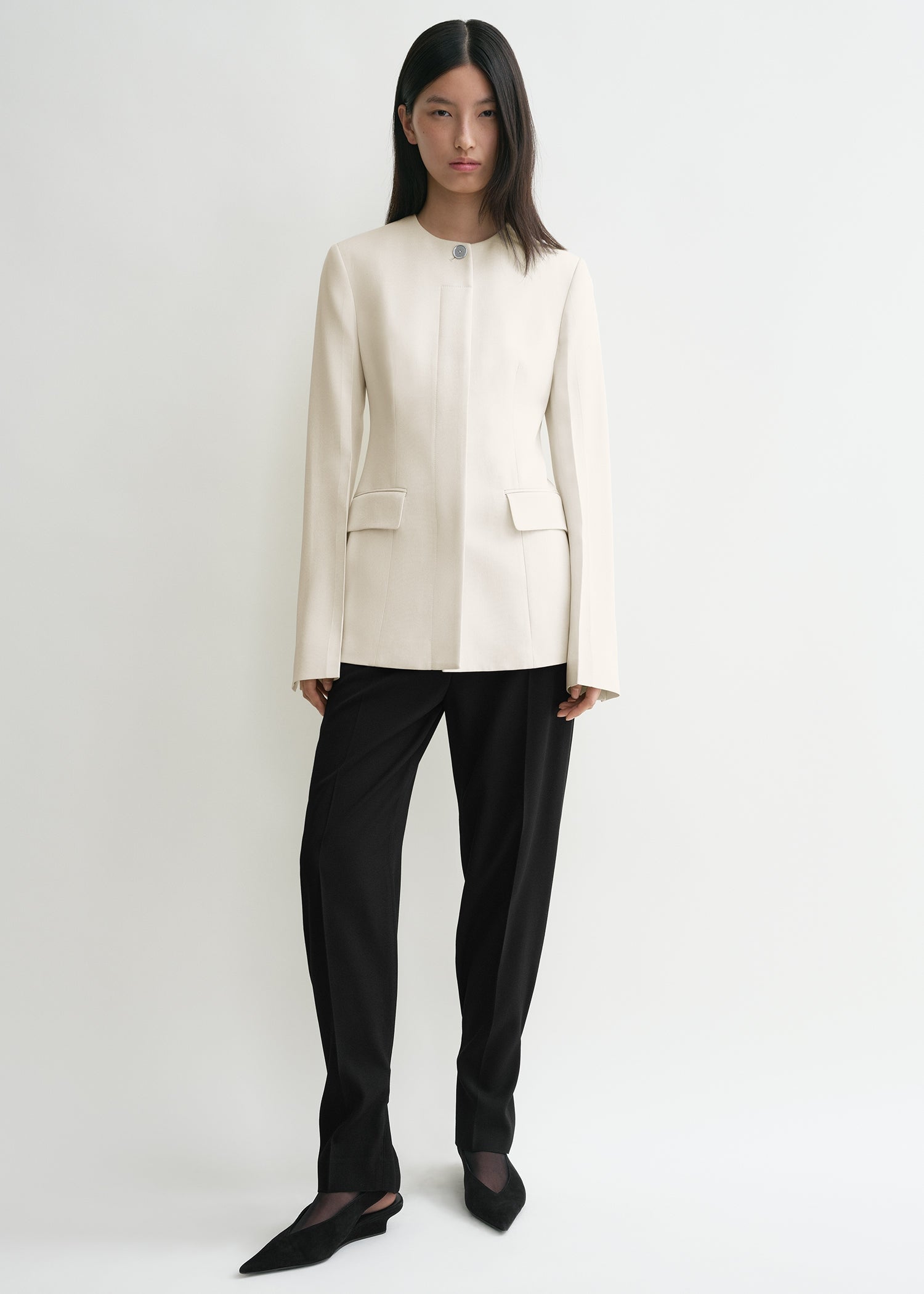 COLLARLESS CINCHED JACKET