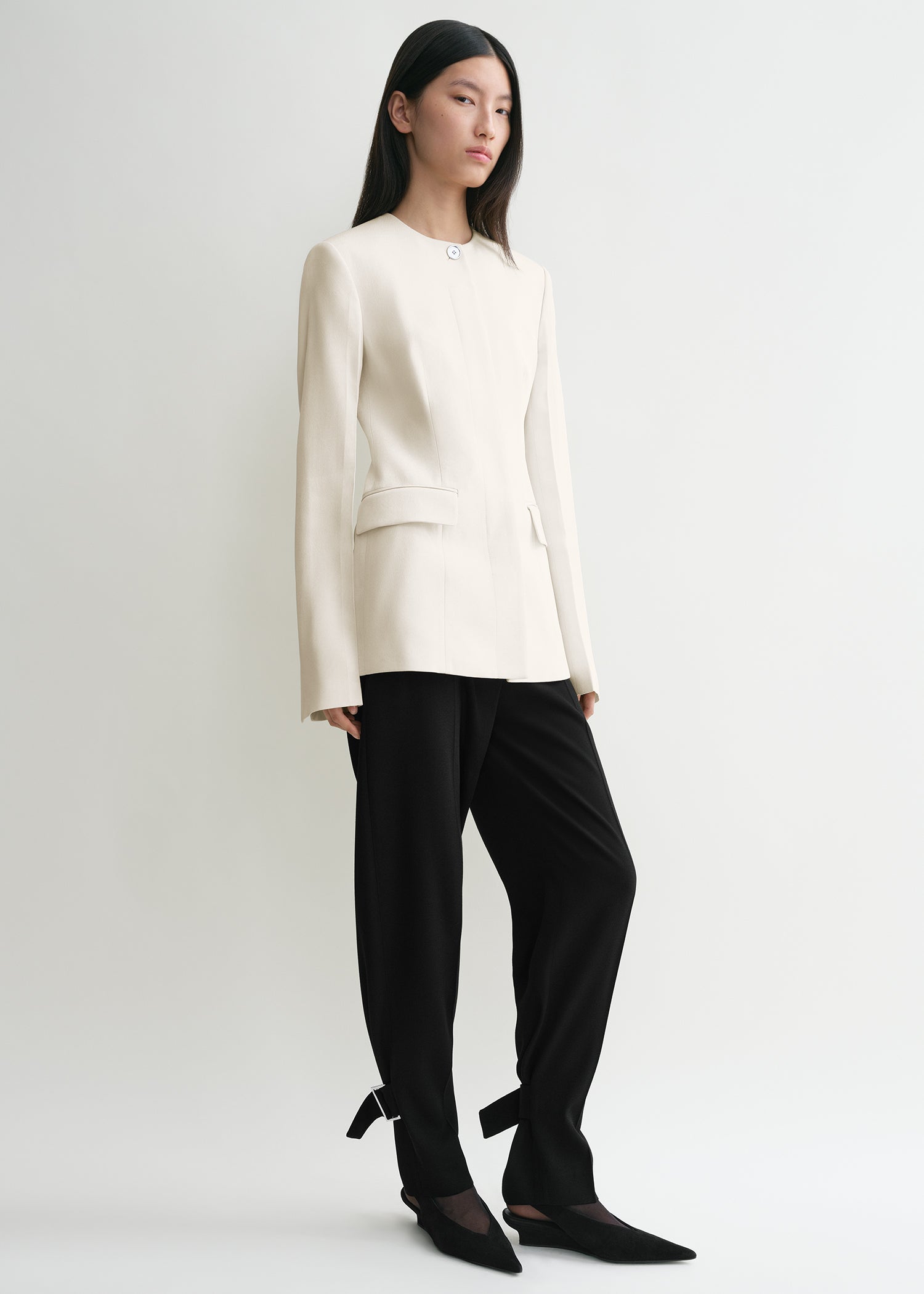 COLLARLESS CINCHED JACKET