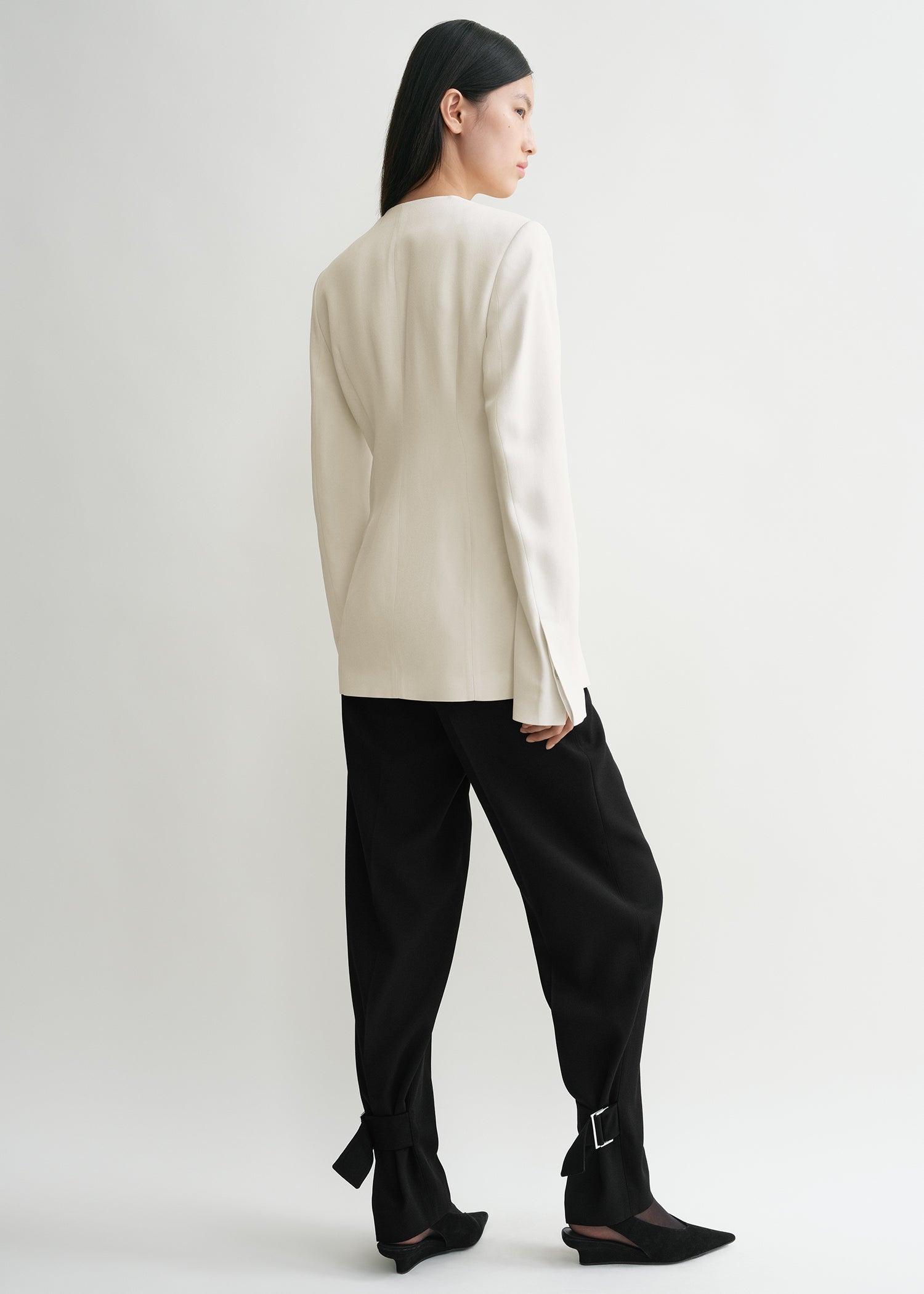 COLLARLESS CINCHED JACKET