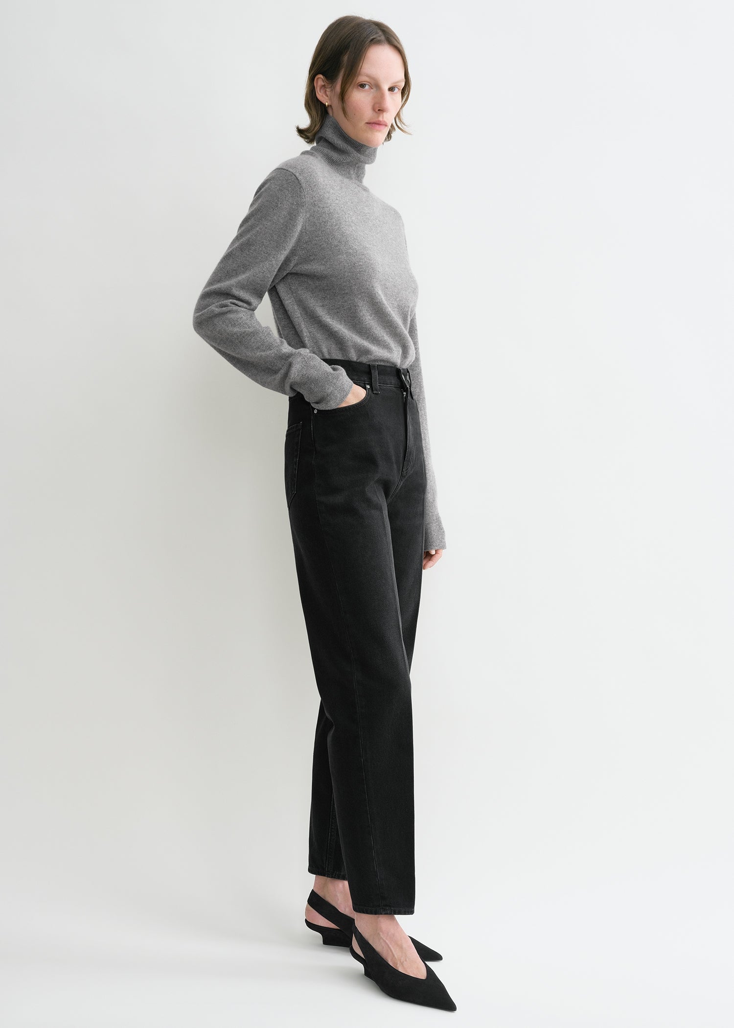 TAPERED LEG DENIM