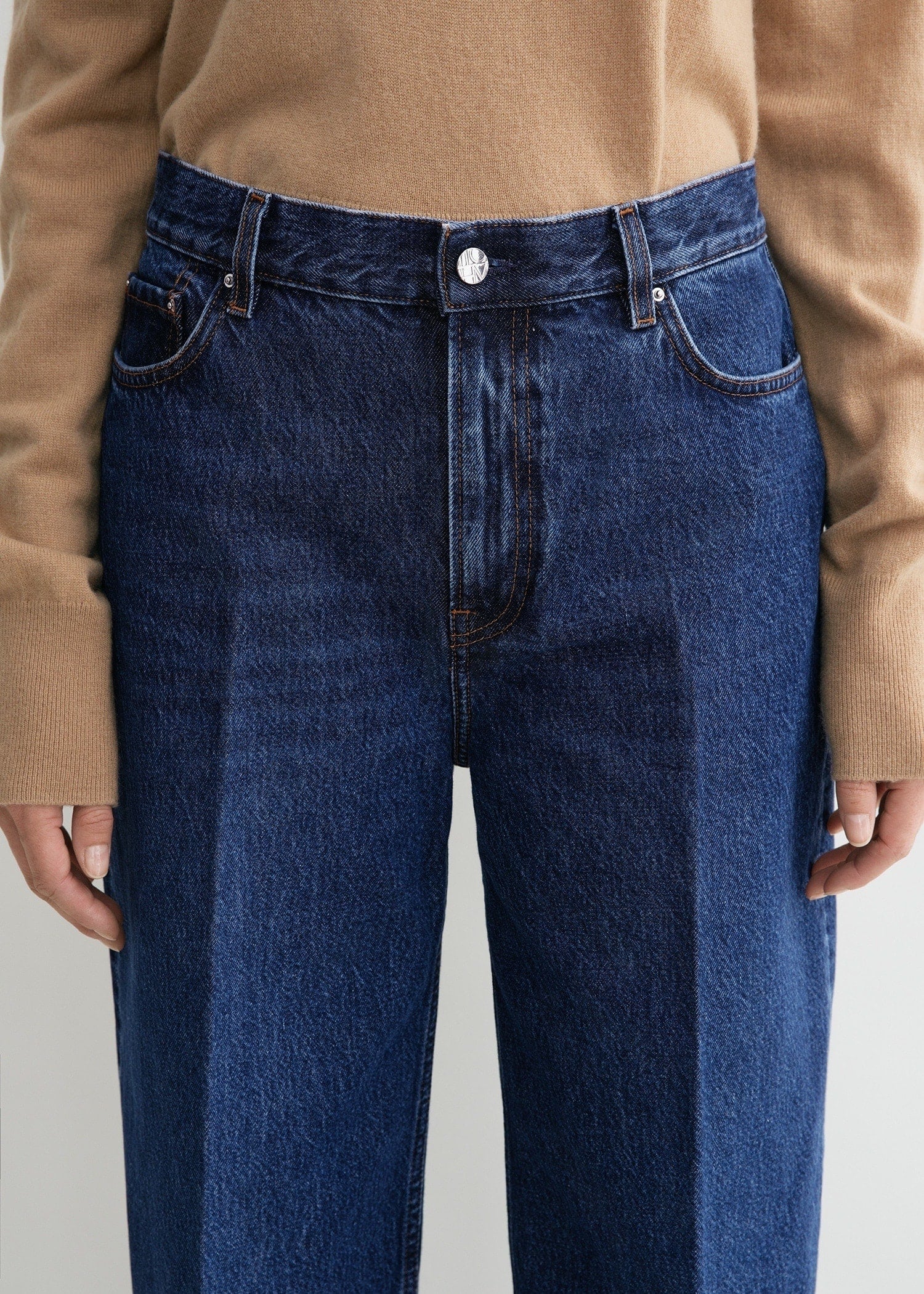 WIDE TAPERED LEG DENIM
