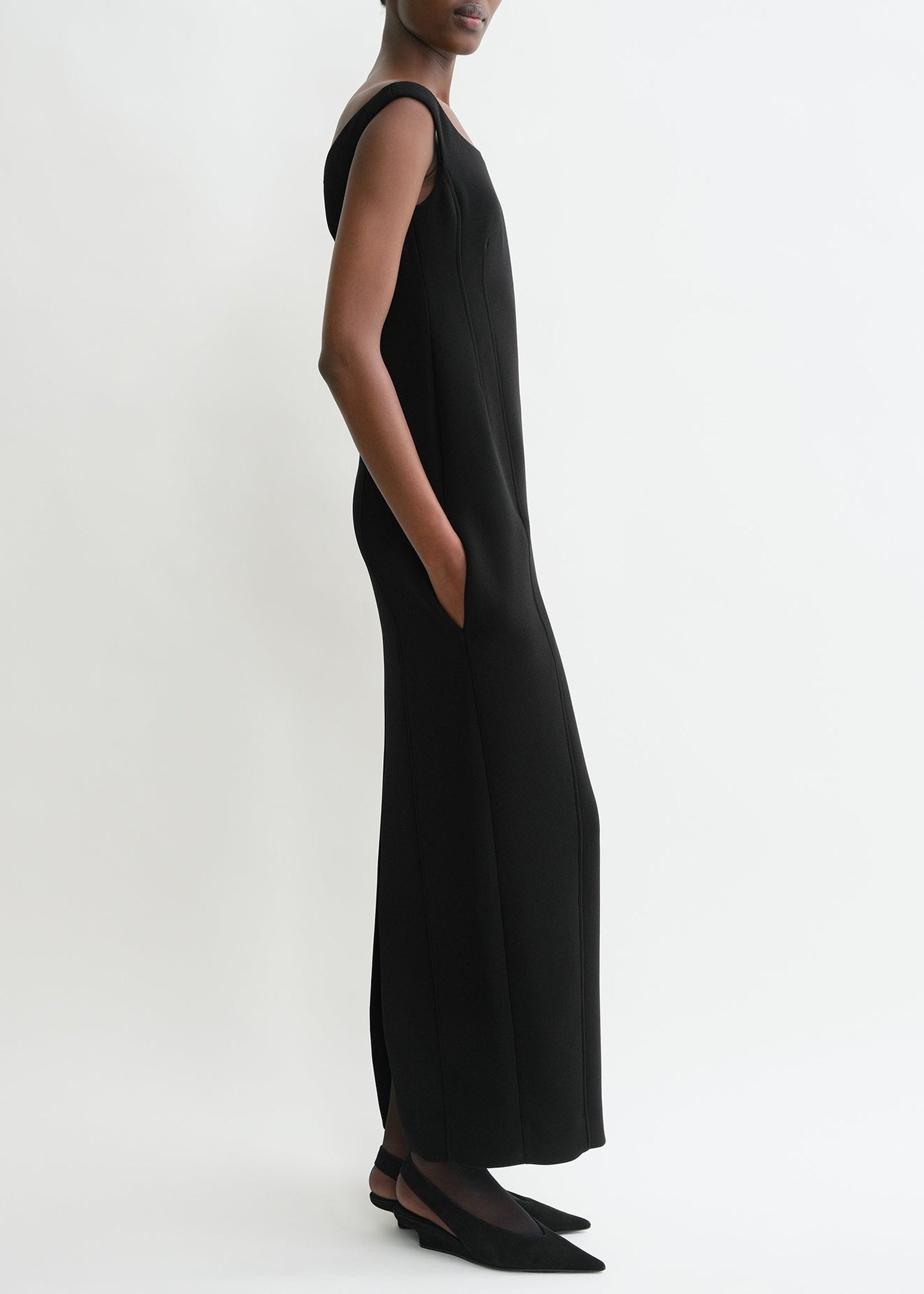 CURVED OFF-SHOULDER DRESS