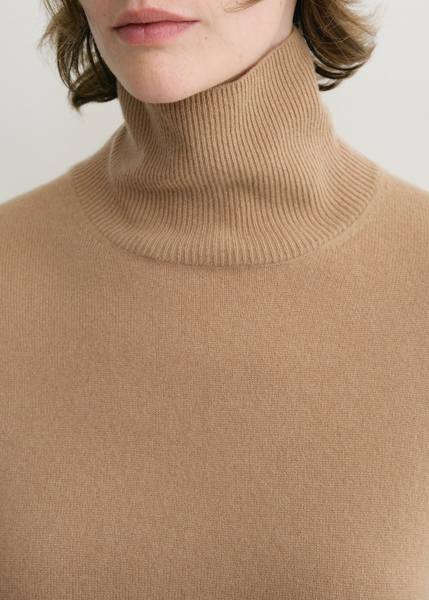 CROPPED TURTLENECK