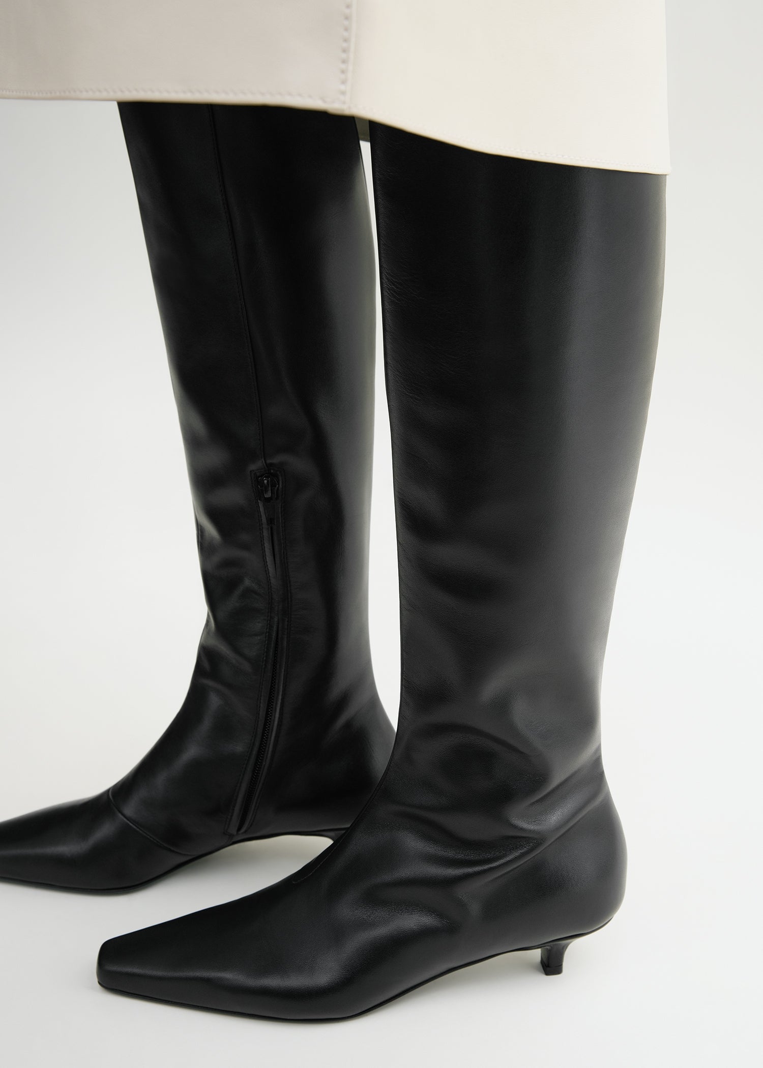 THE SLIM KNEE-HIGH BOOT