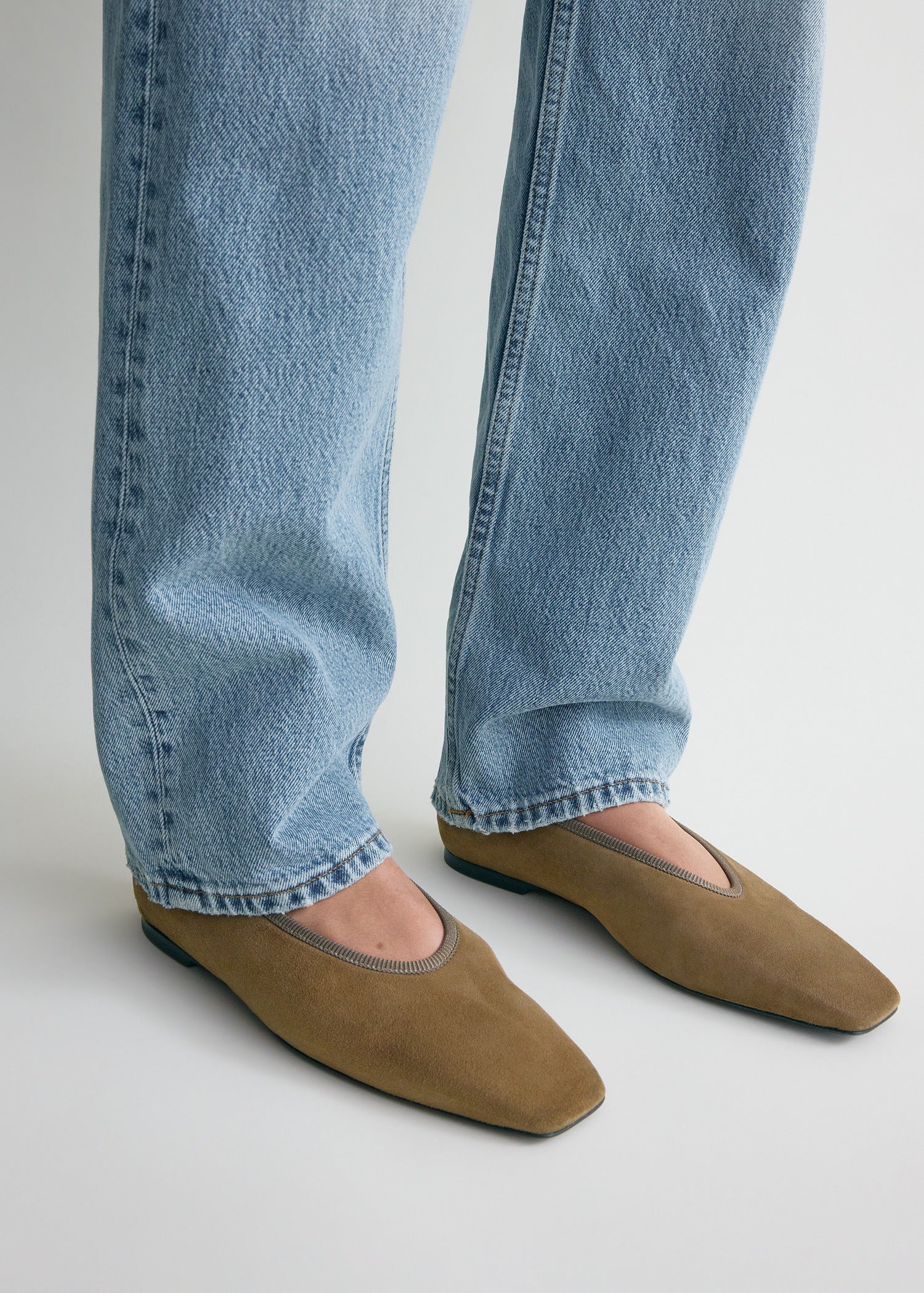 MINIMALIST SUEDE BALLERINAS