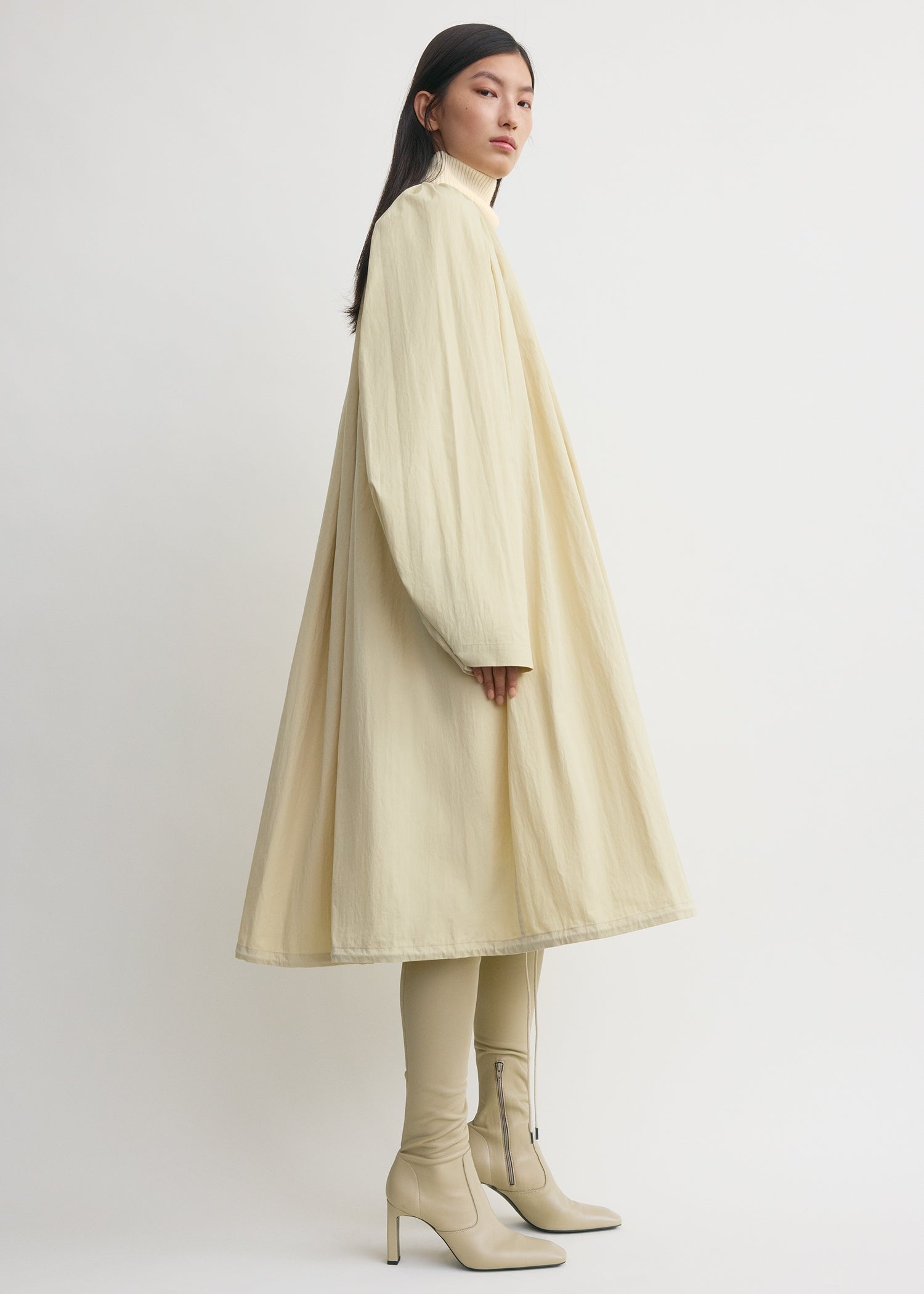 GATHERED PARACHUTE COAT
