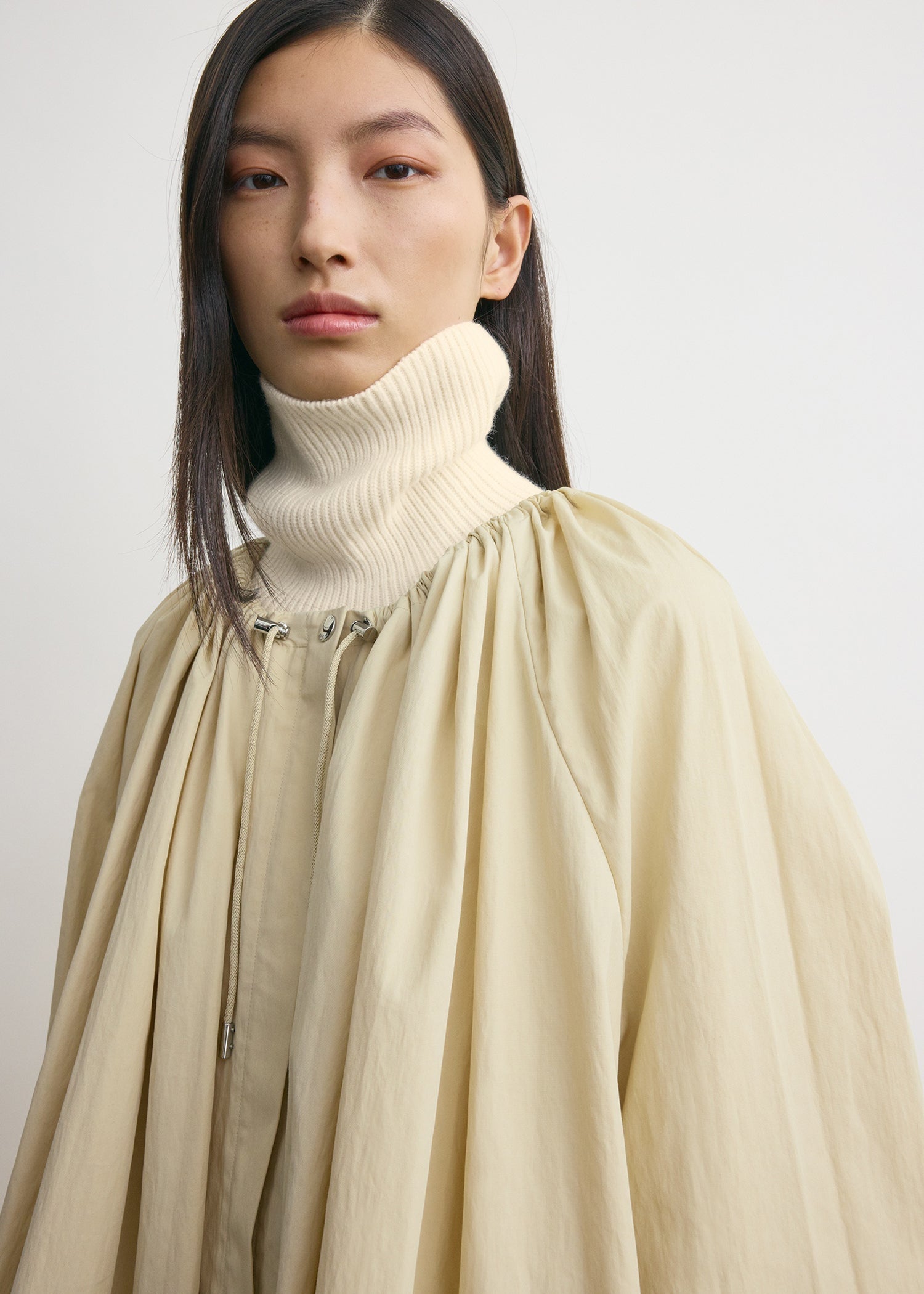 GATHERED PARACHUTE COAT
