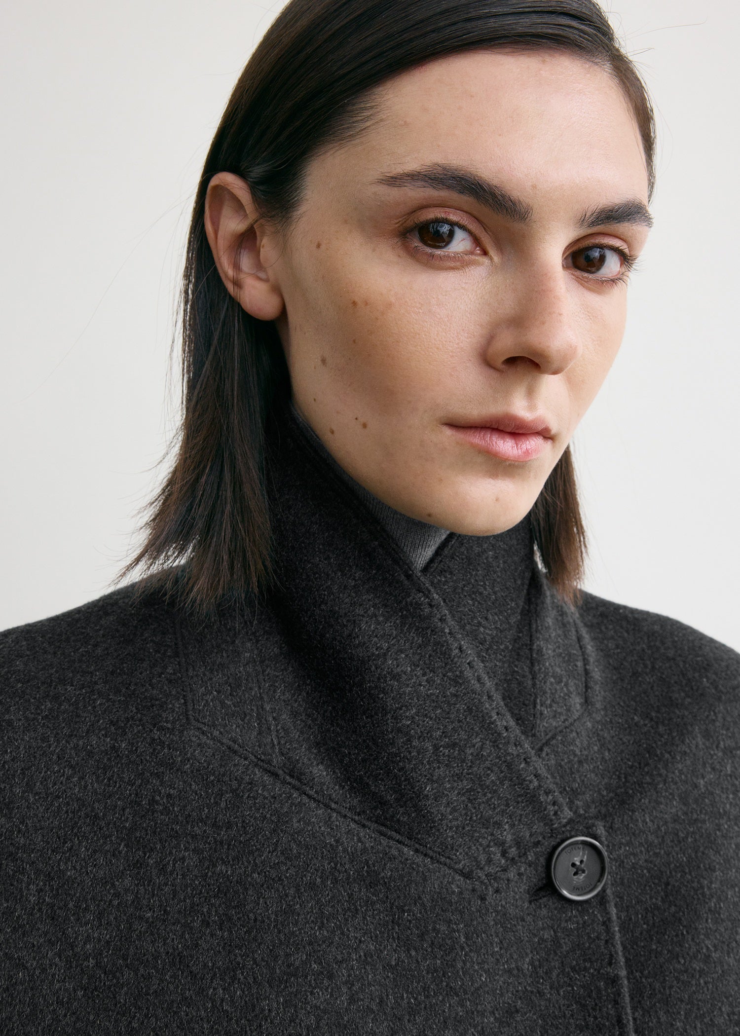 DOUBLE-BREASTED CASHMERE COAT