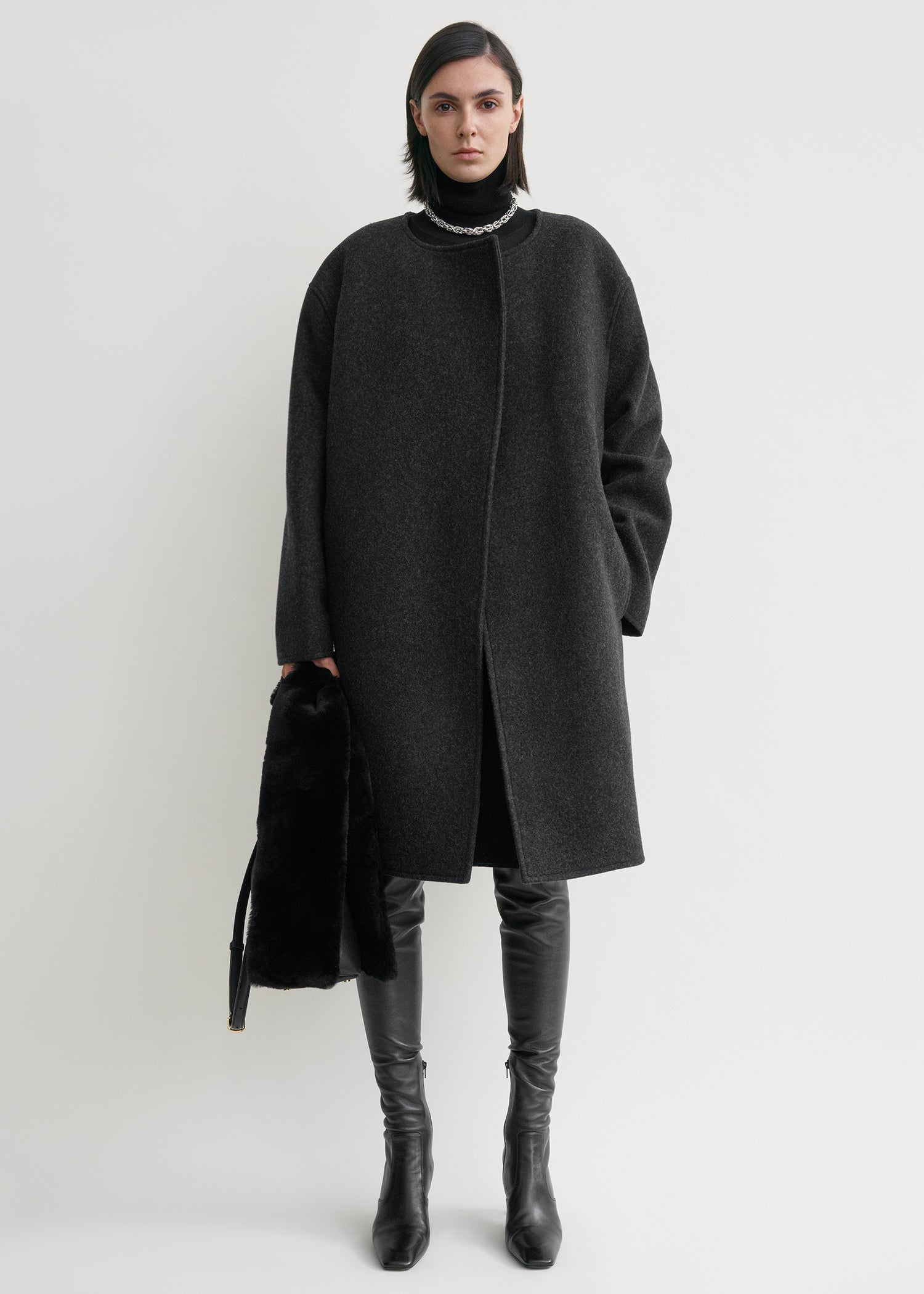 COLLARLESS FELT COAT