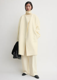 COLLARLESS FELT COAT