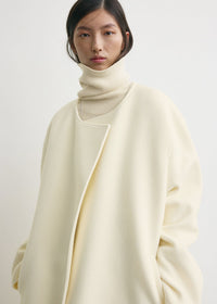 COLLARLESS FELT COAT
