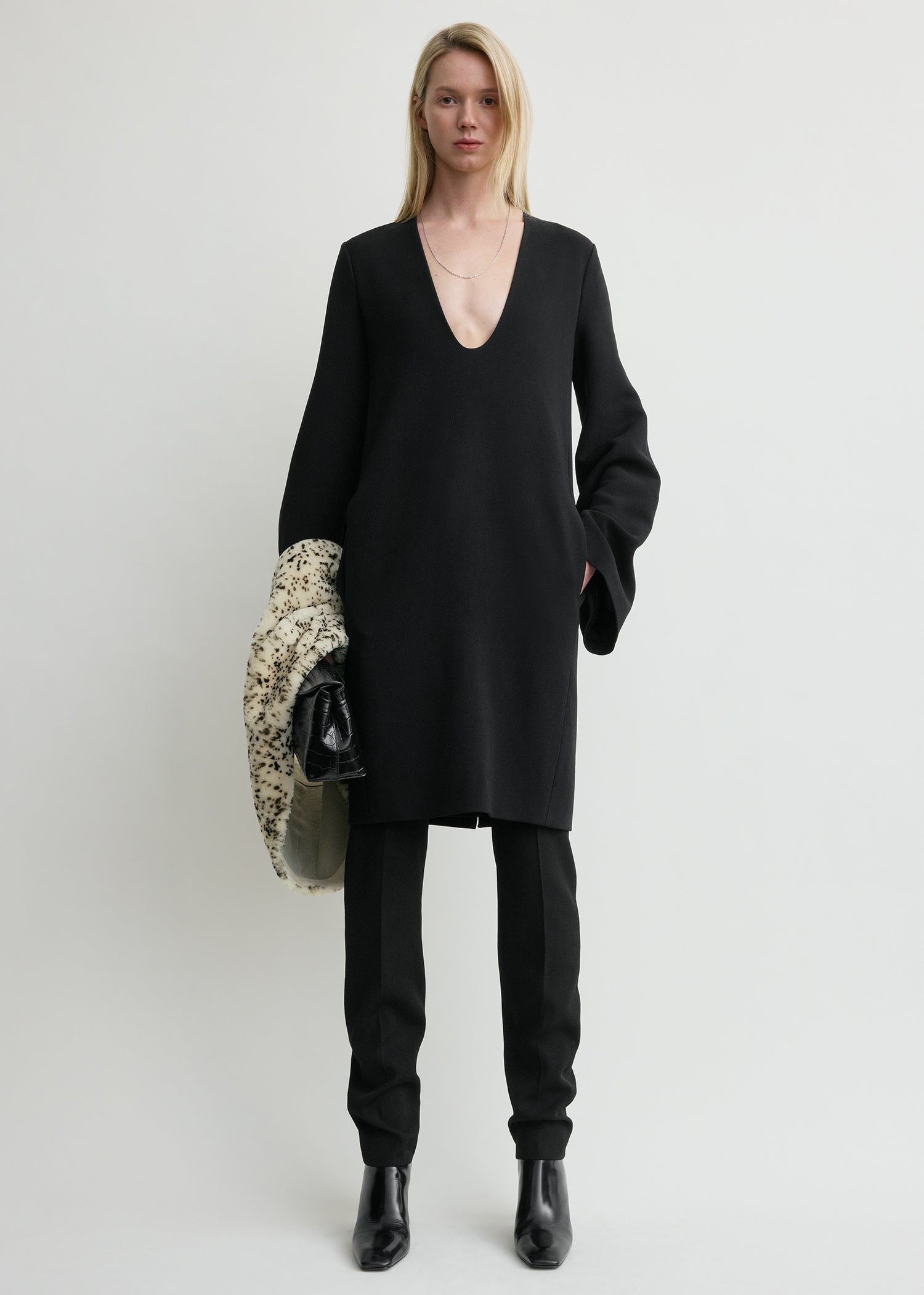 SHORT BELL-SLEEVE DRESS