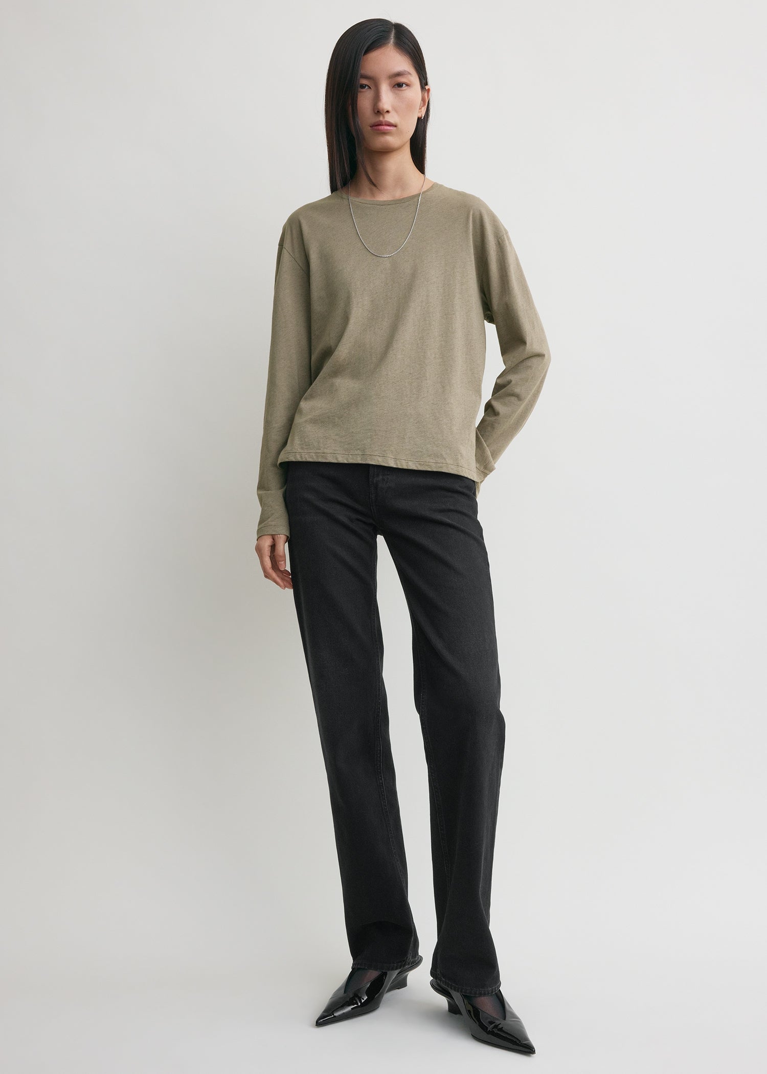 CLASSIC LONG-SLEEVE TEE
