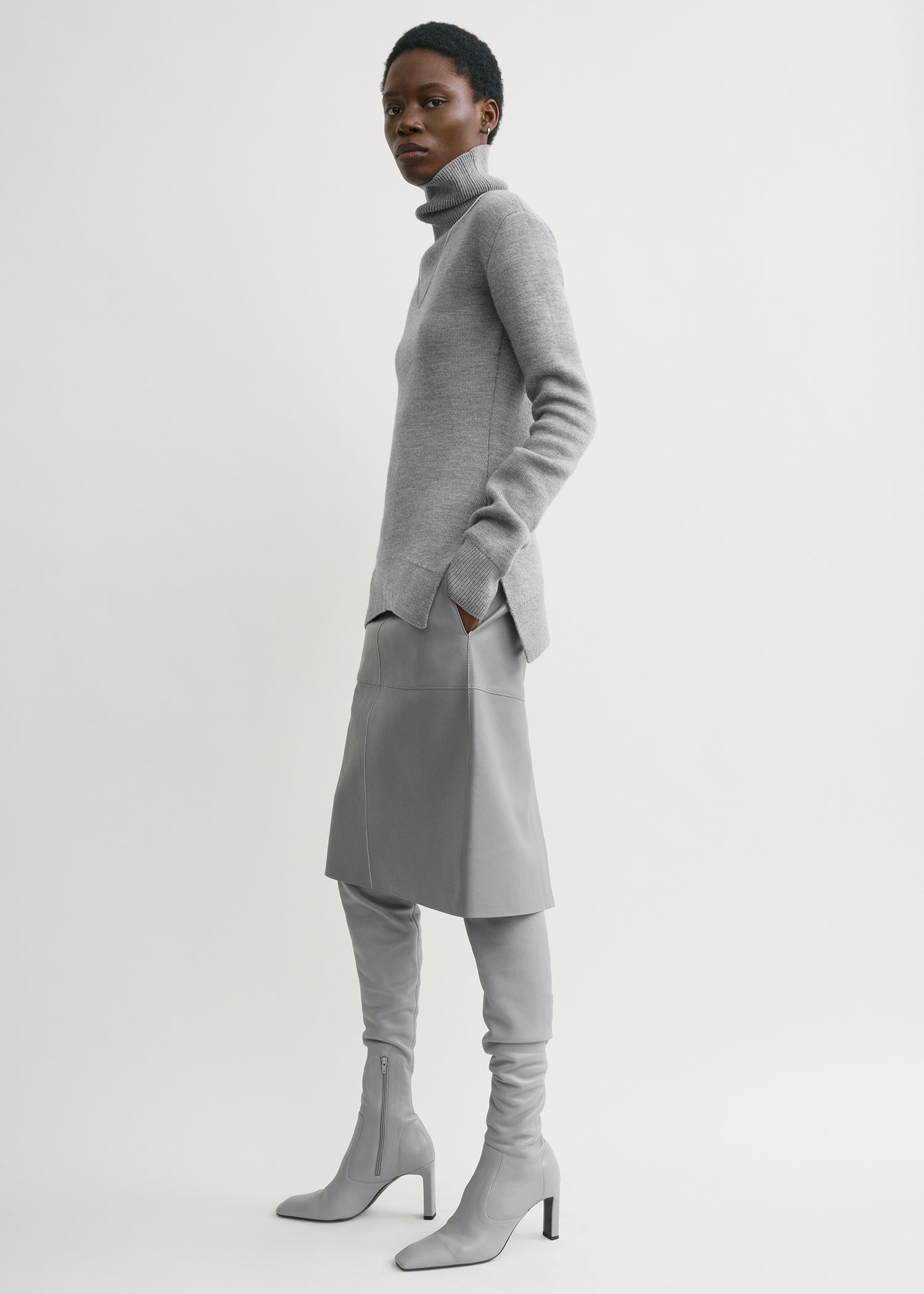 HIGH-NECK DOUBLE KNIT