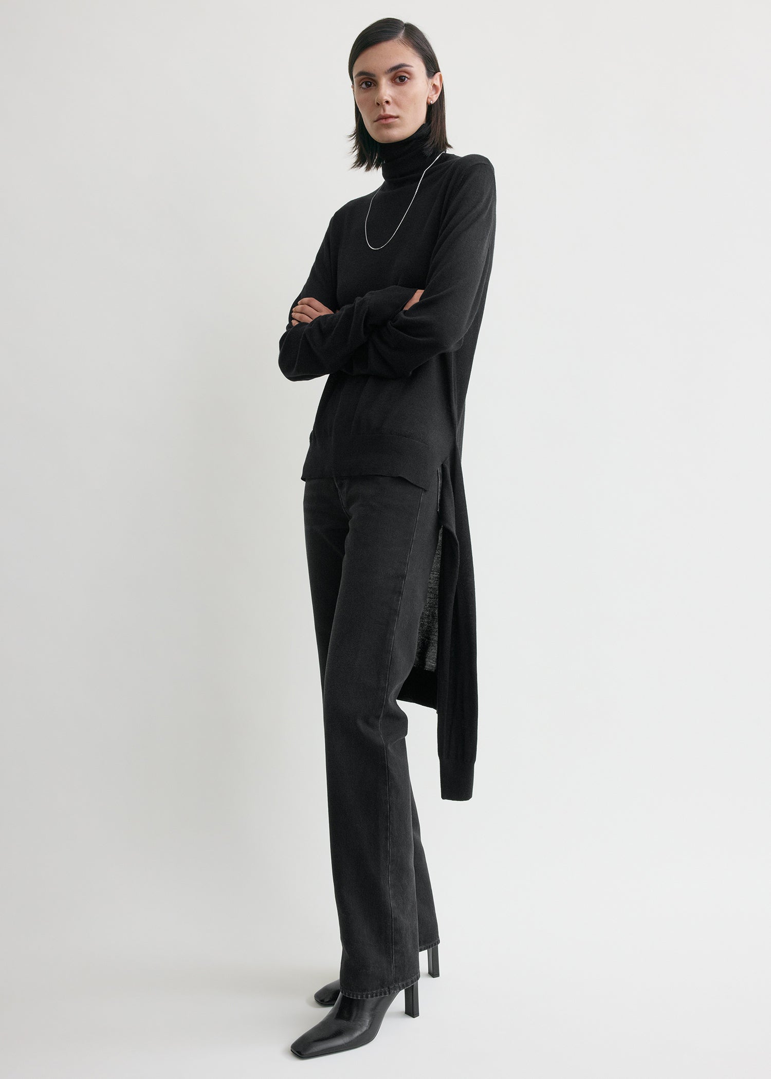 DOUBLE-SLEEVE TURTLENECK