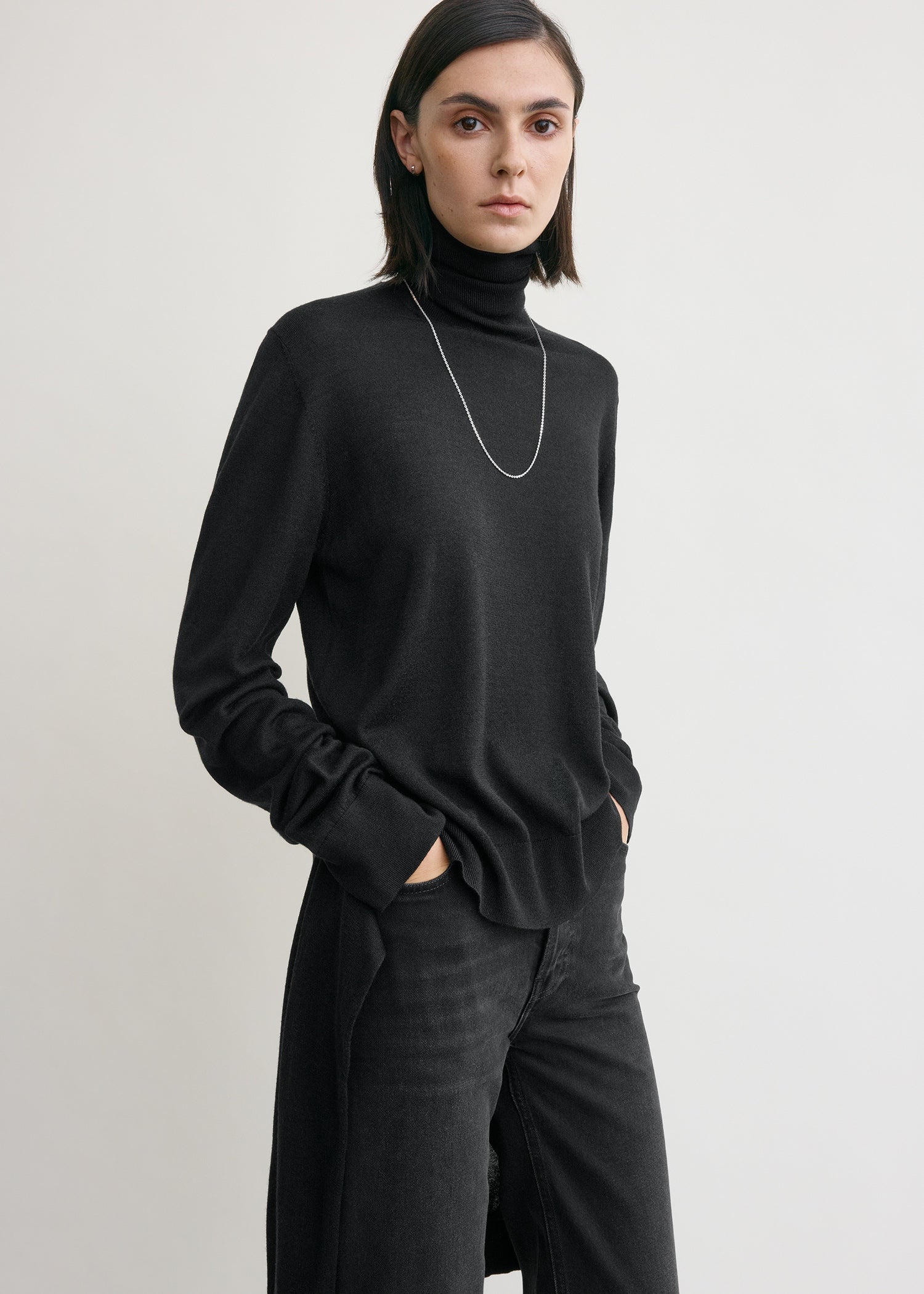 DOUBLE-SLEEVE TURTLENECK