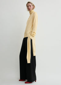 DOUBLE-SLEEVE TURTLENECK