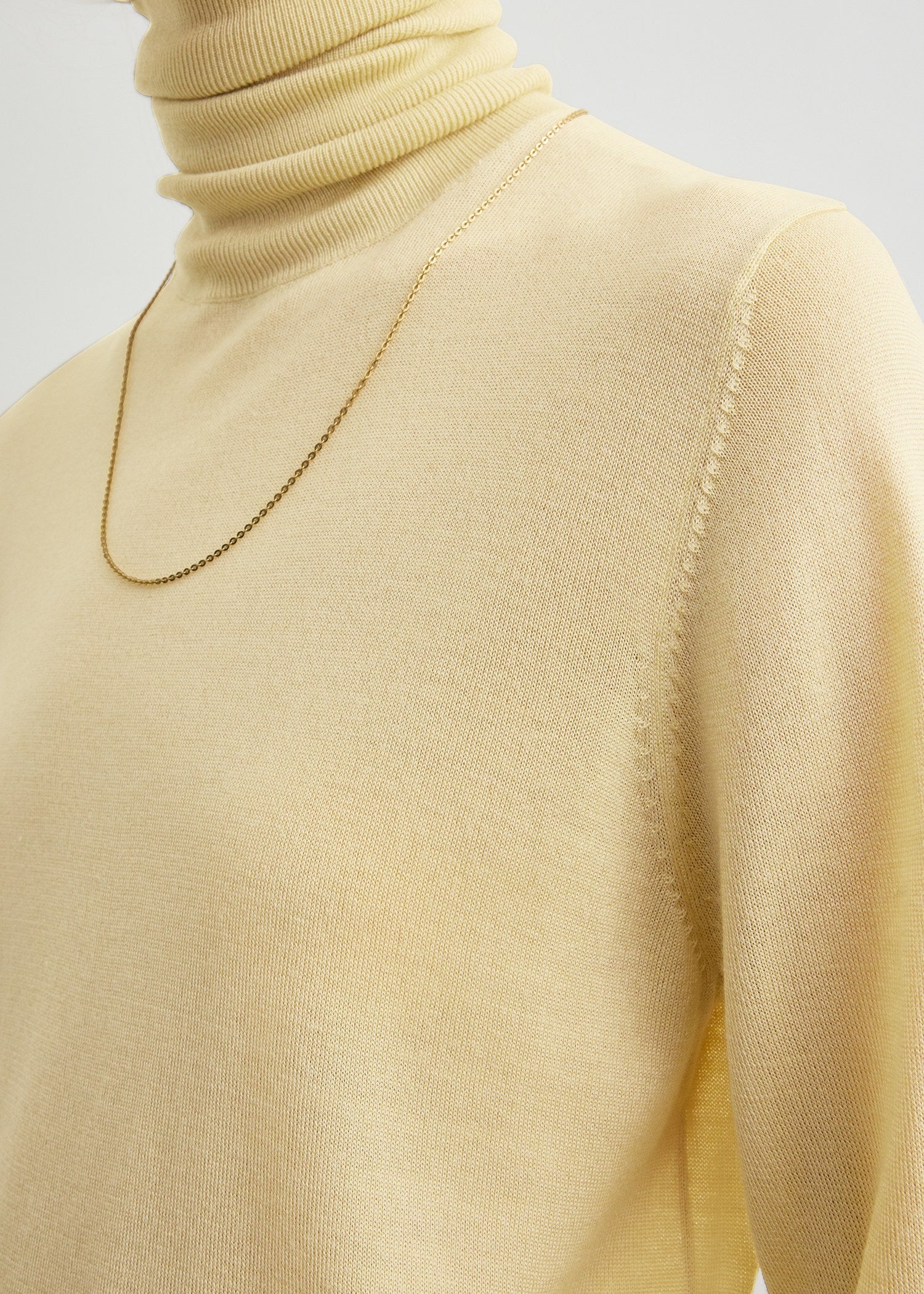 DOUBLE-SLEEVE TURTLENECK