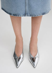 THE WEDGE-HEEL PUMP