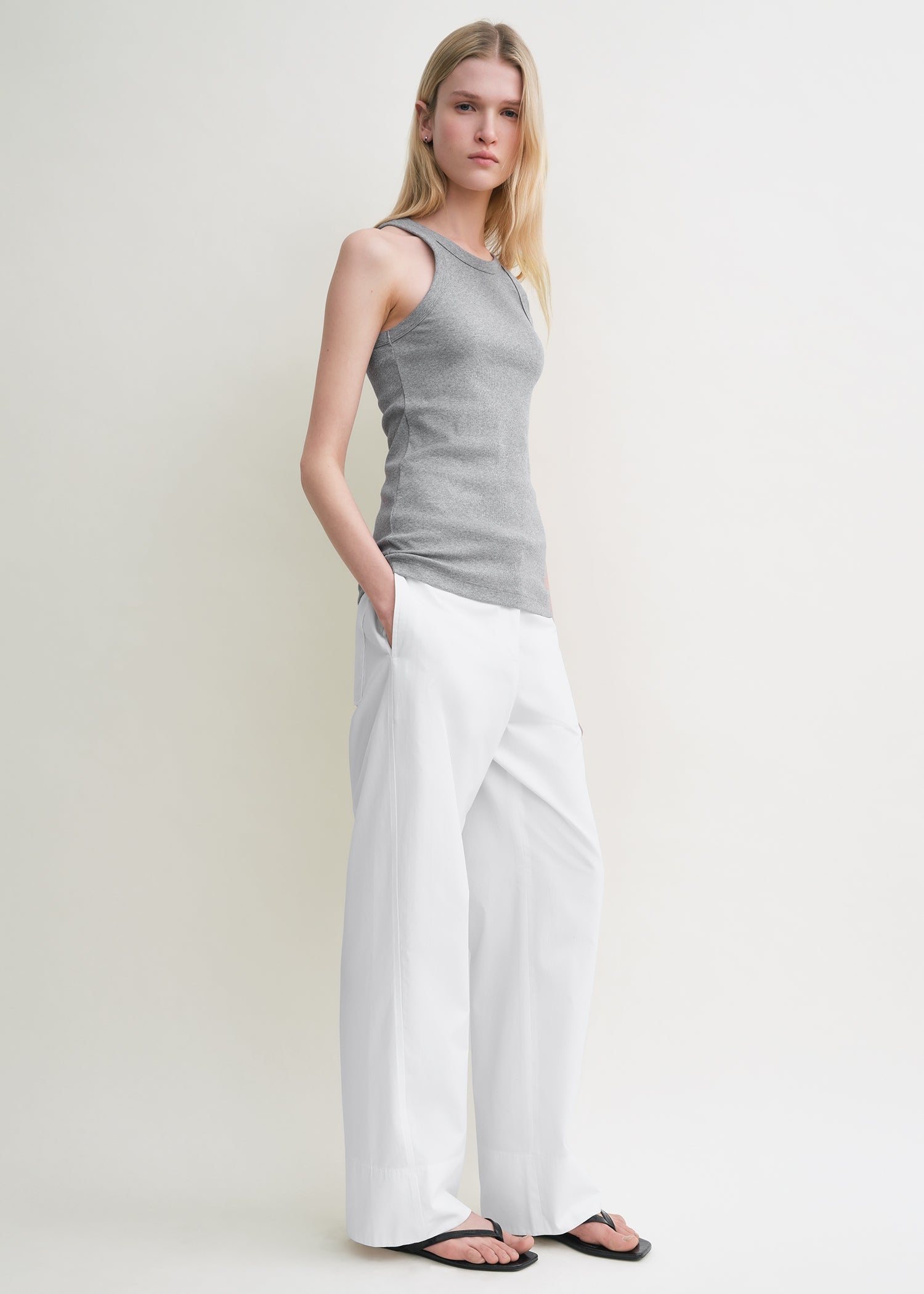 CURVED RIB TANK