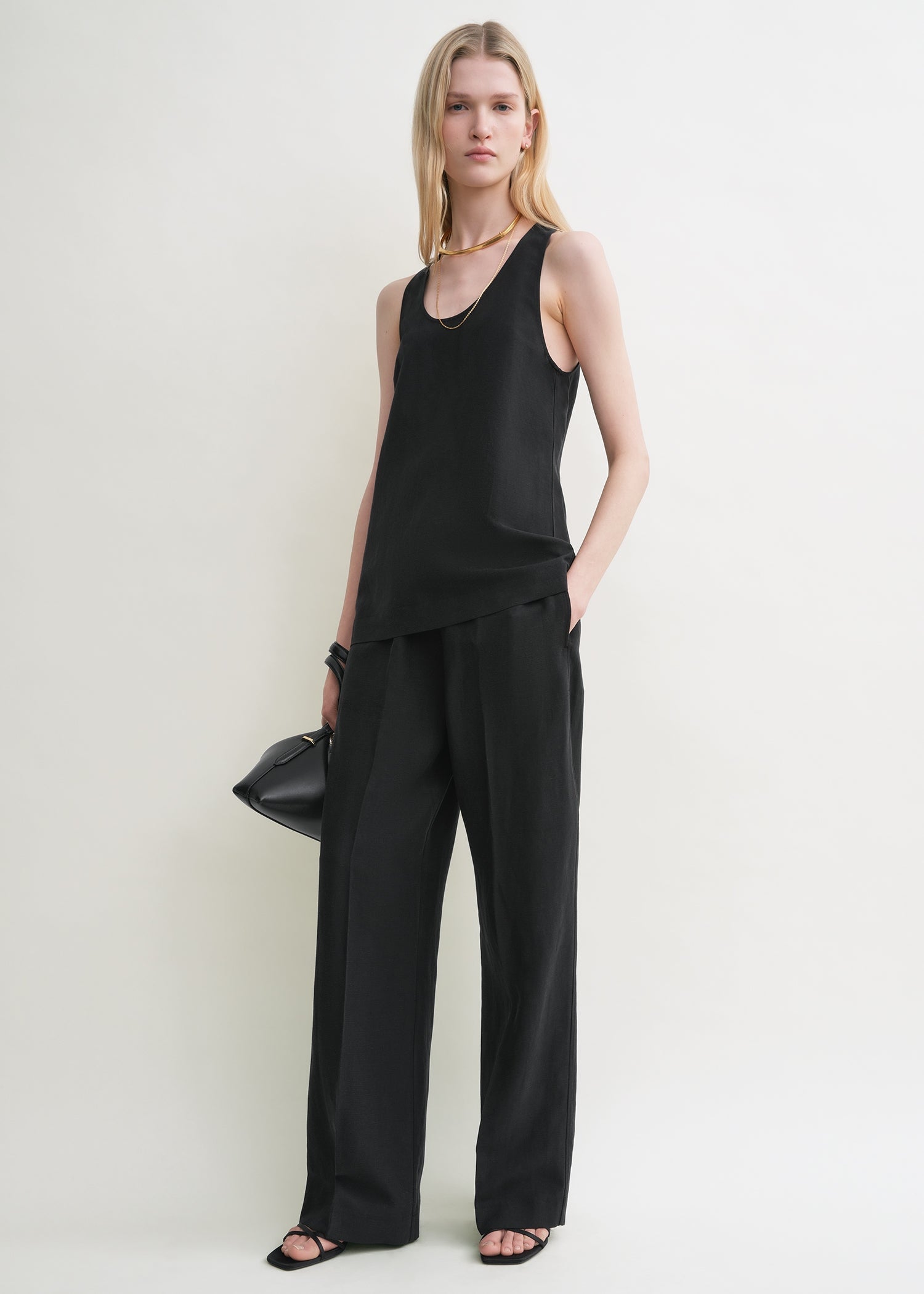 SCOOP TANK TOP