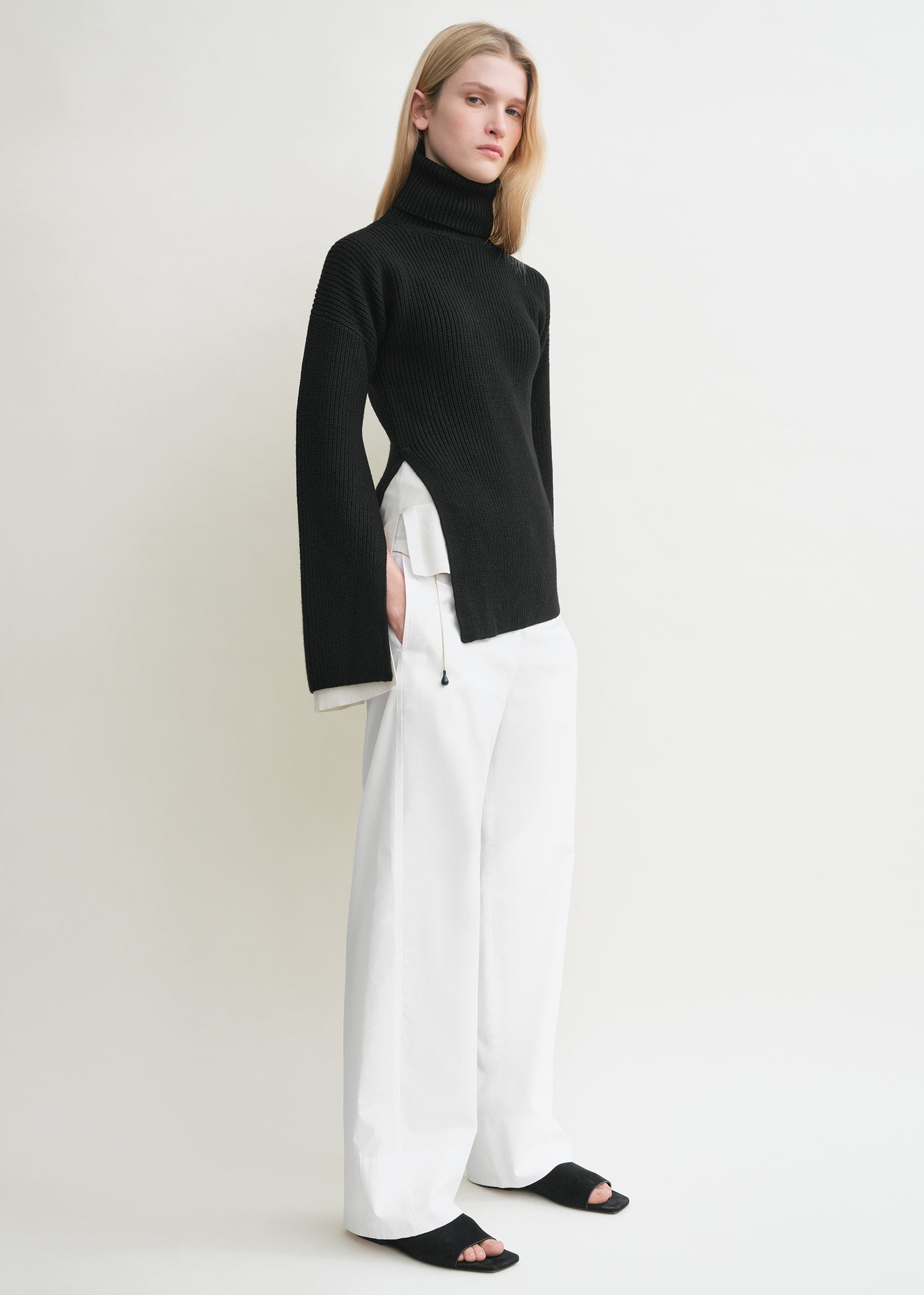 SLIT SLEEVE KNIT