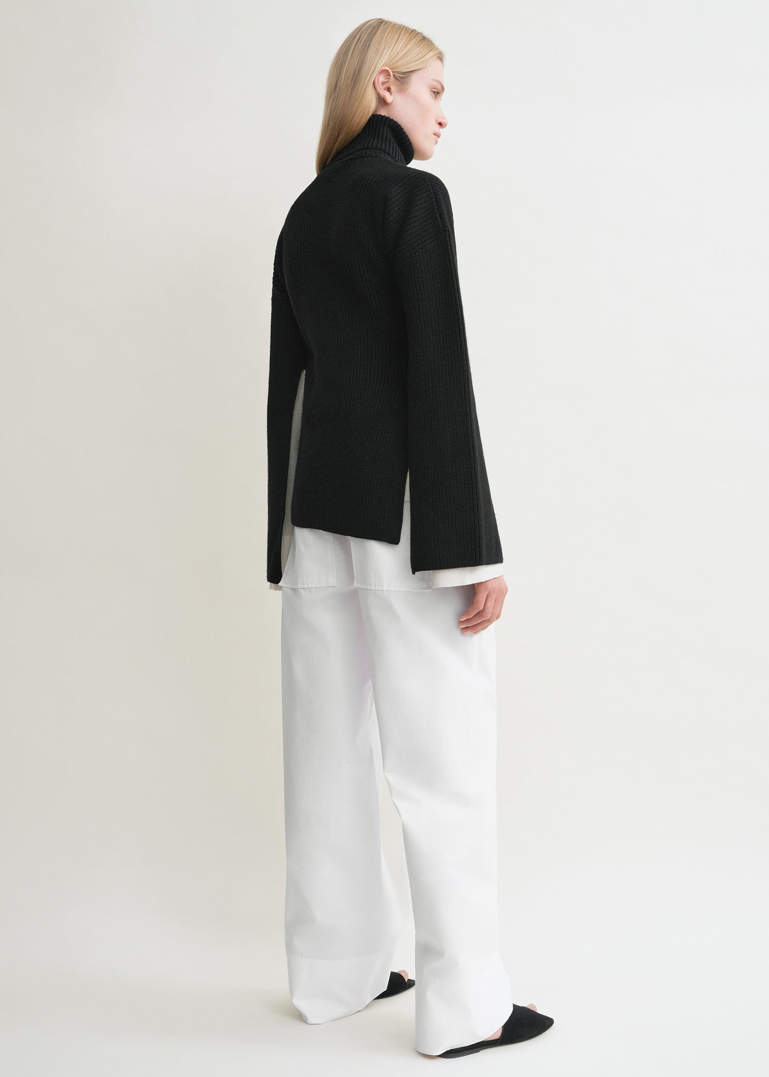 SLIT SLEEVE KNIT
