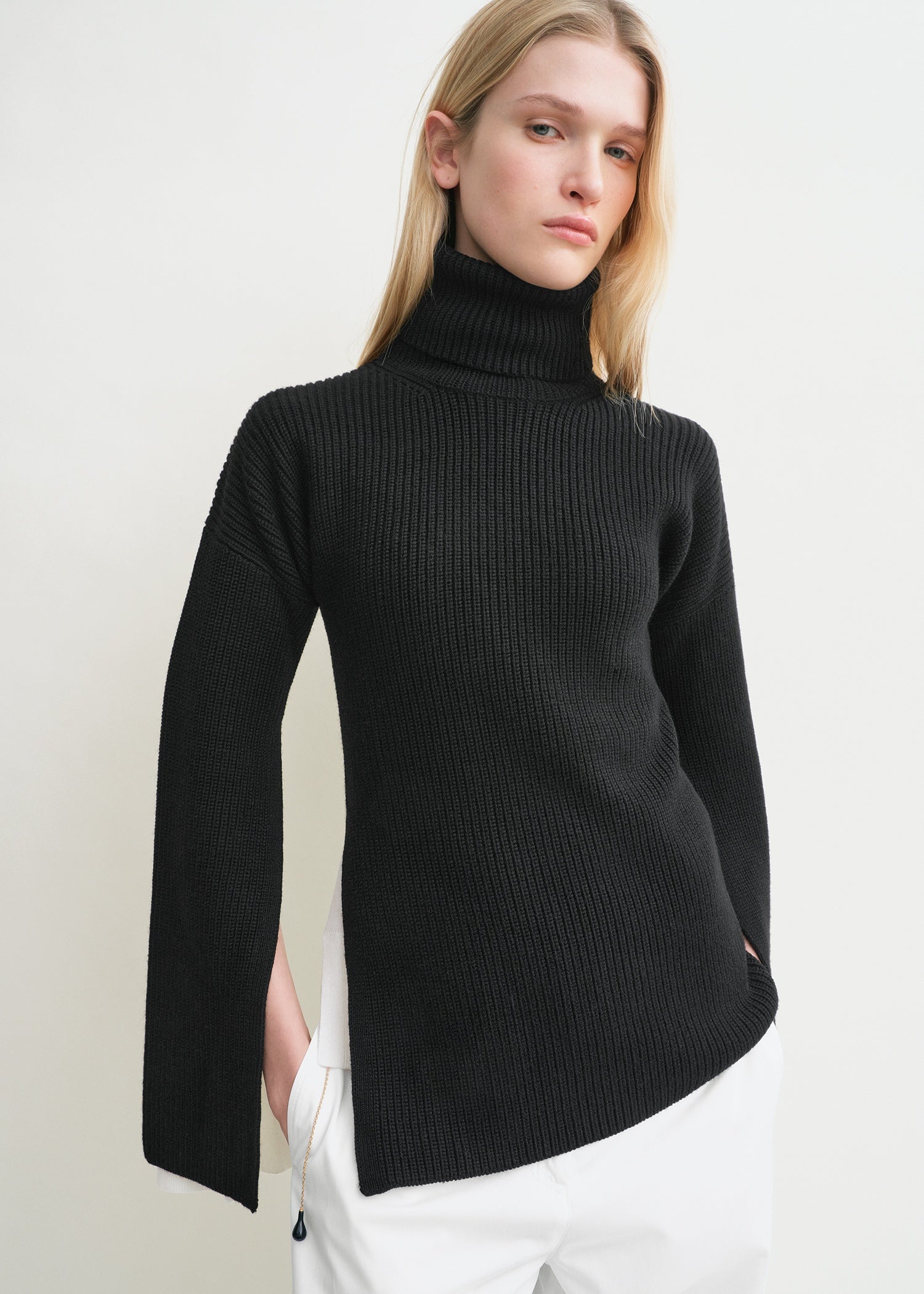 SLIT SLEEVE KNIT