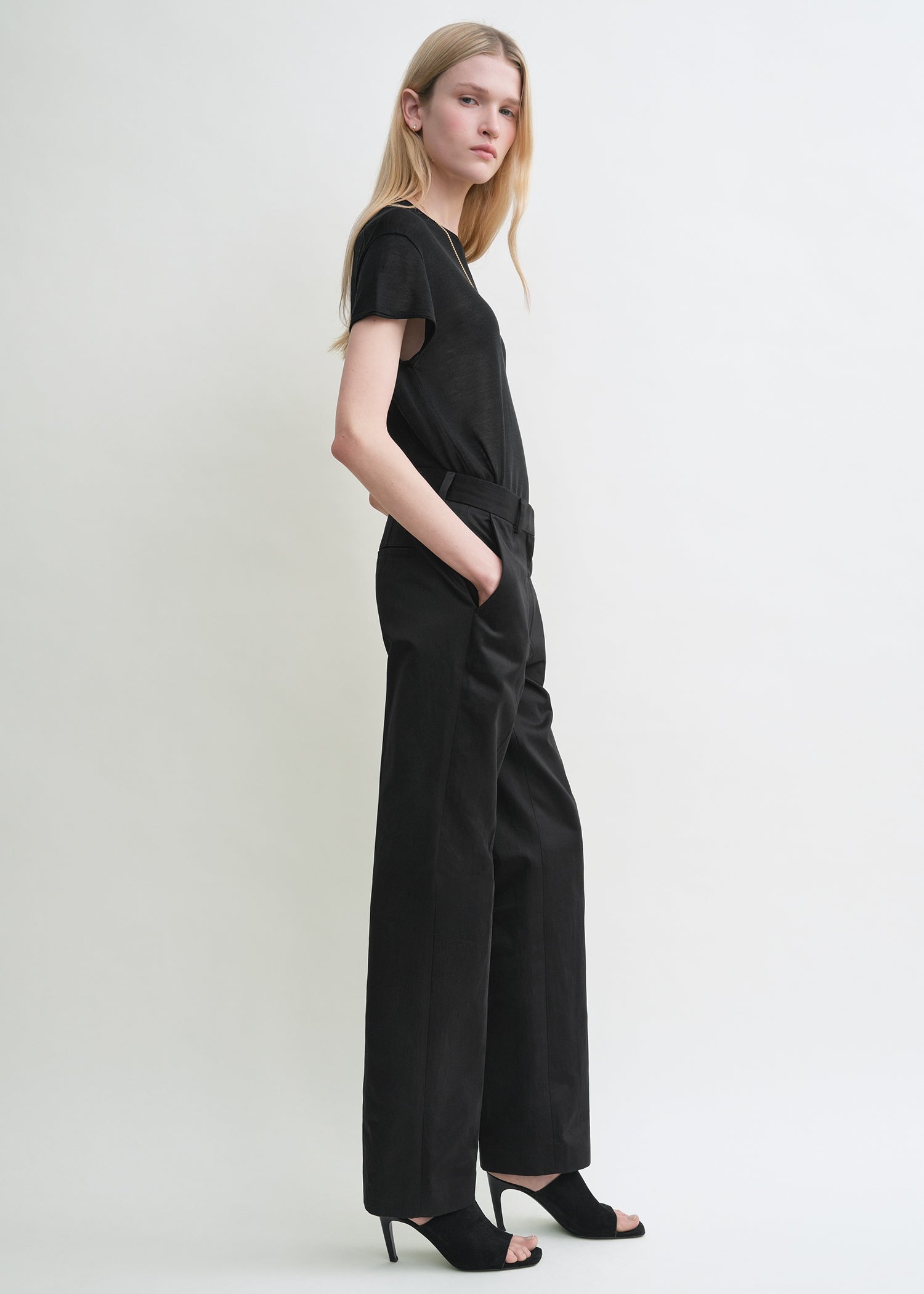 TAILORED CHINOS