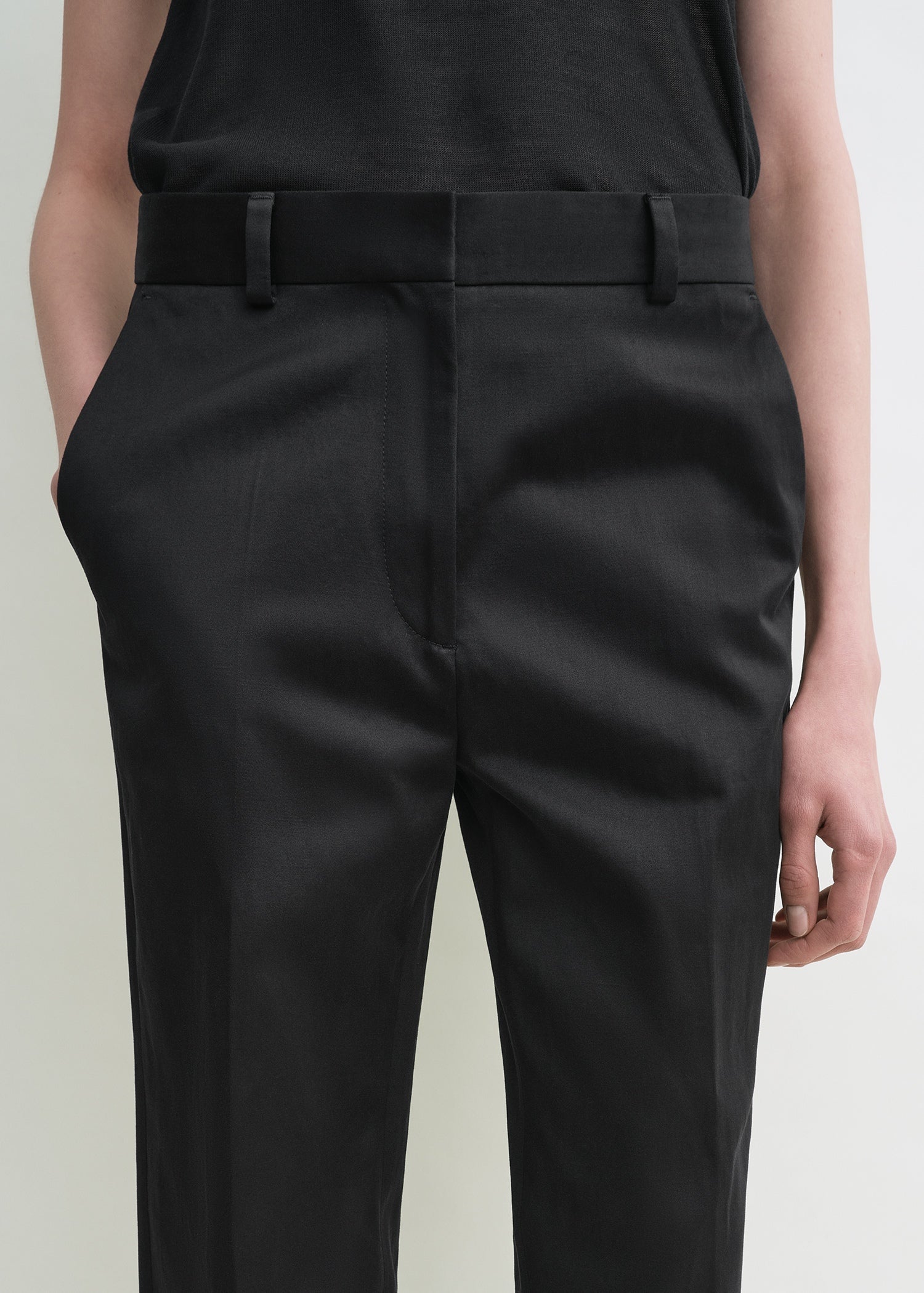 TAILORED CHINOS