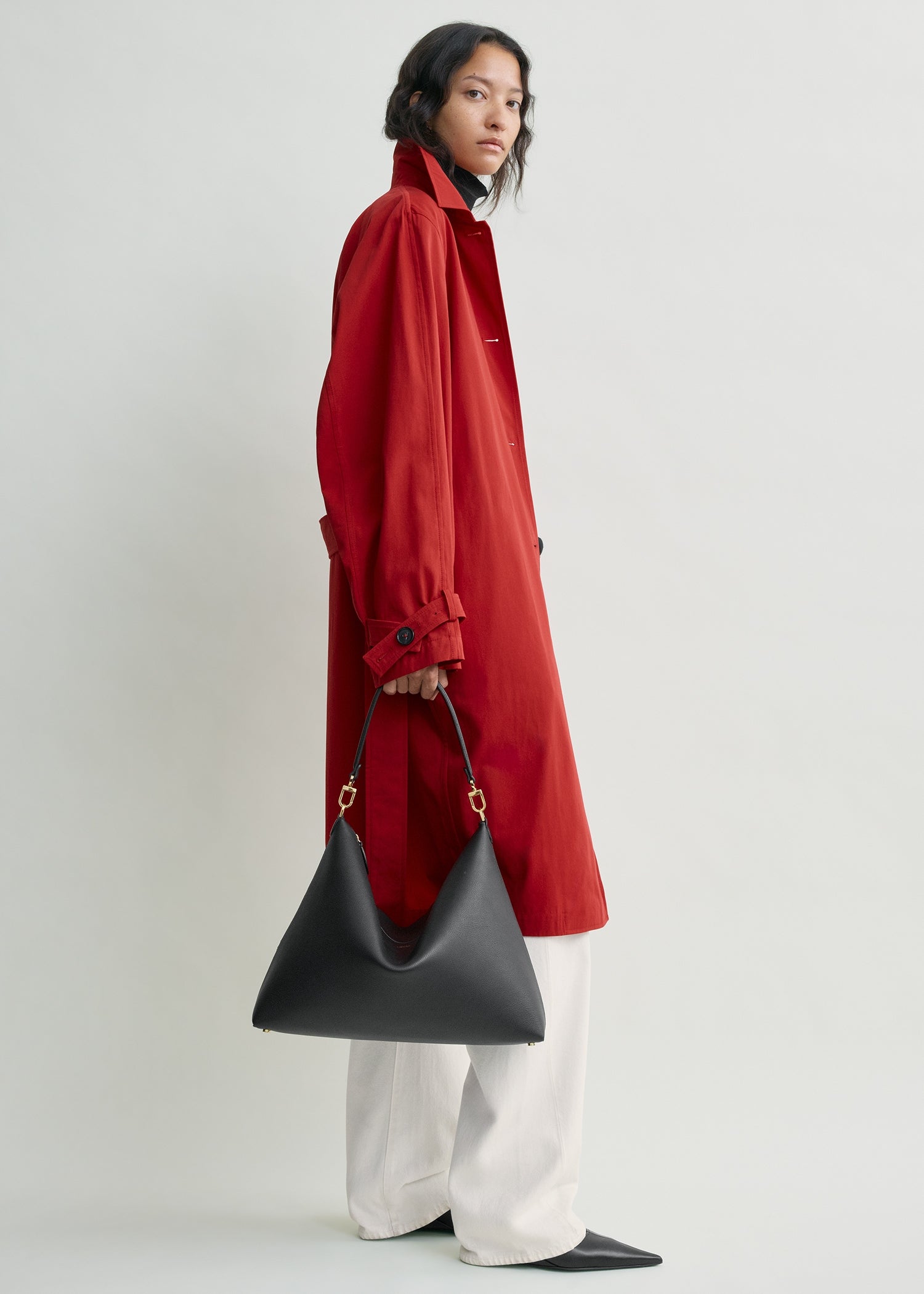 MEDIUM BEVEL GRAINED-LEATHER BAG