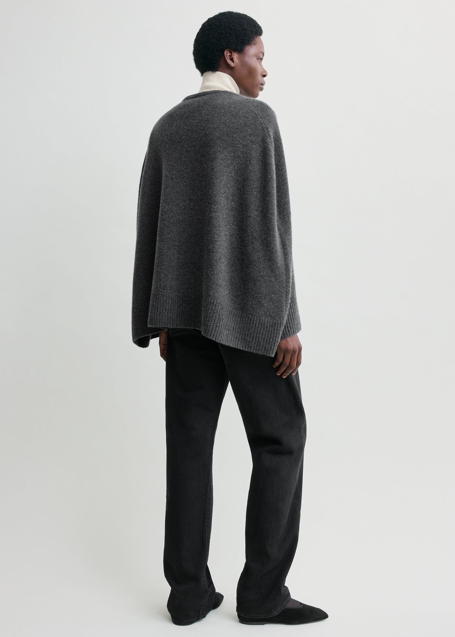 CREW CAPE KNIT