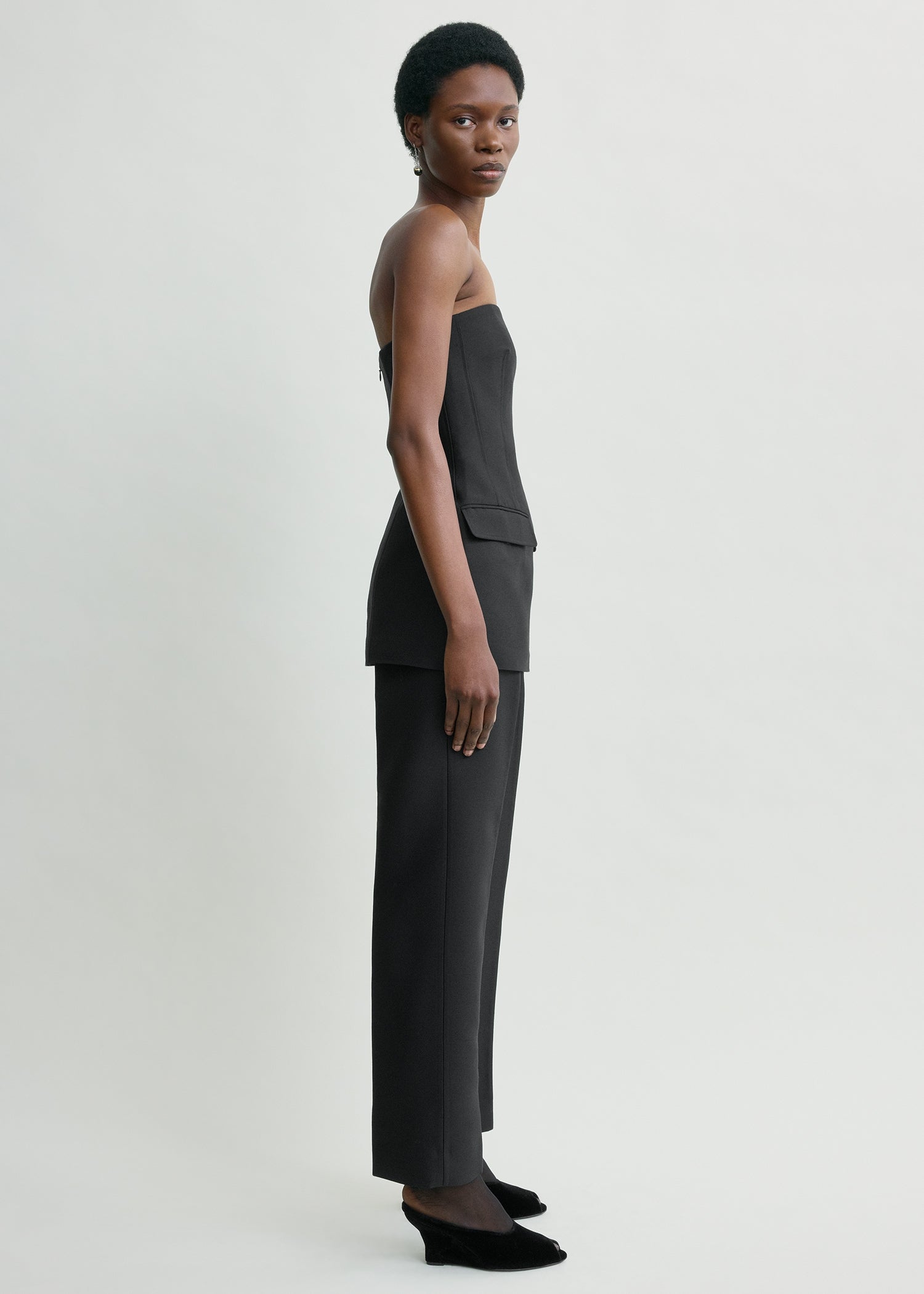 STRAPLESS CREPE POCKET TOP