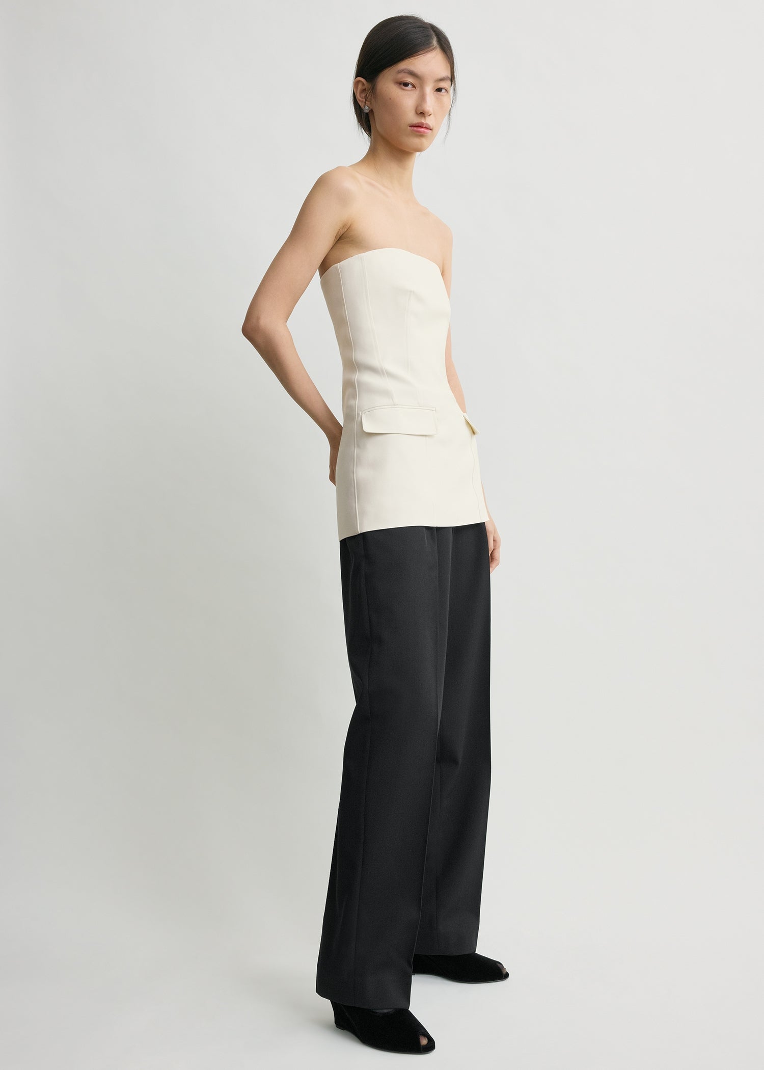 STRAPLESS CREPE POCKET TOP