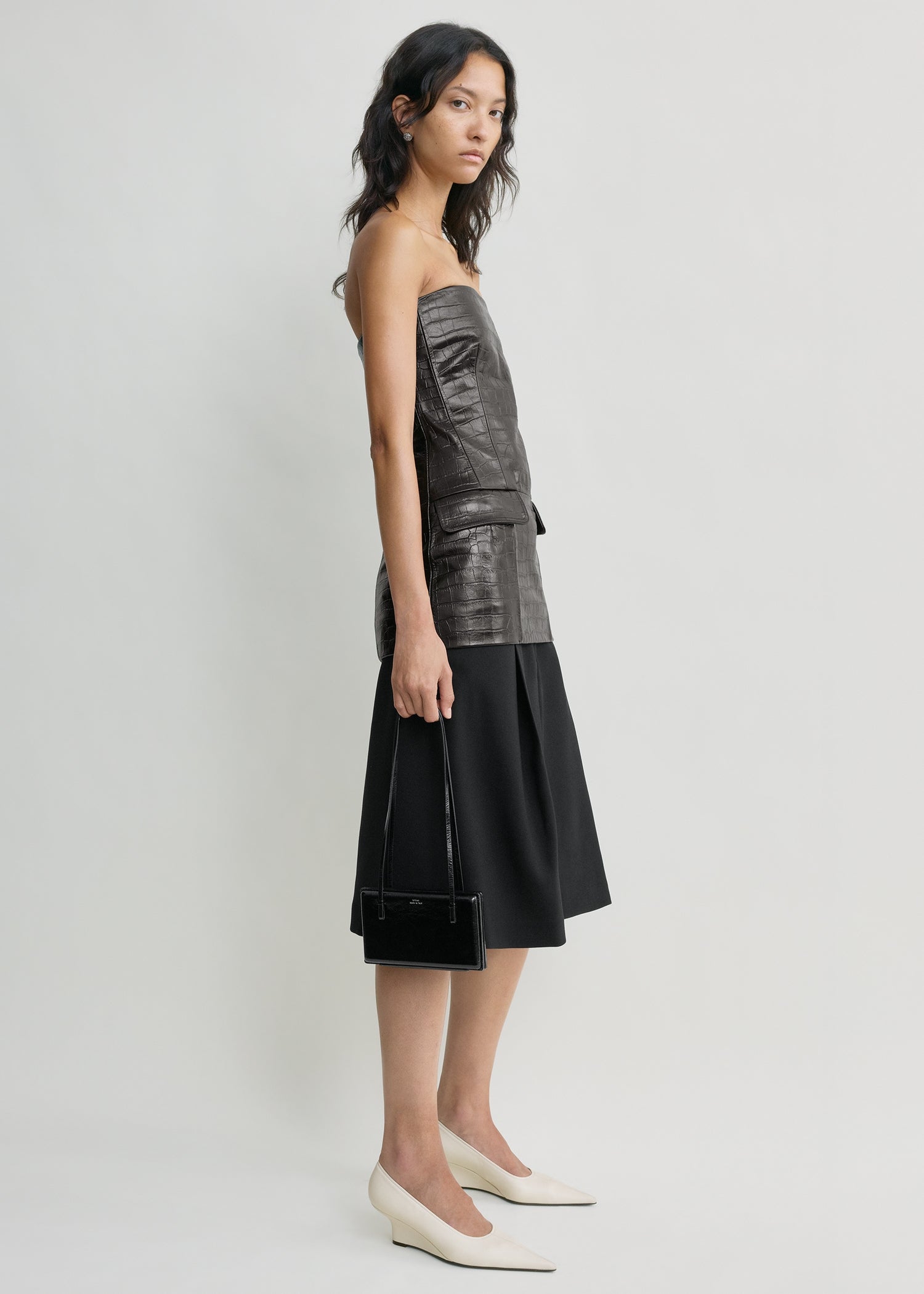 STRAPLESS CROCO-EMBOSSED POCKET TOP
